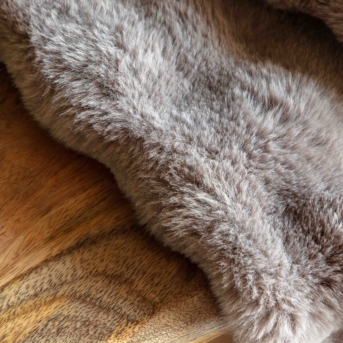 Marshmallow Rabbit Faux Fur Throw mocha, ÉDITÉ