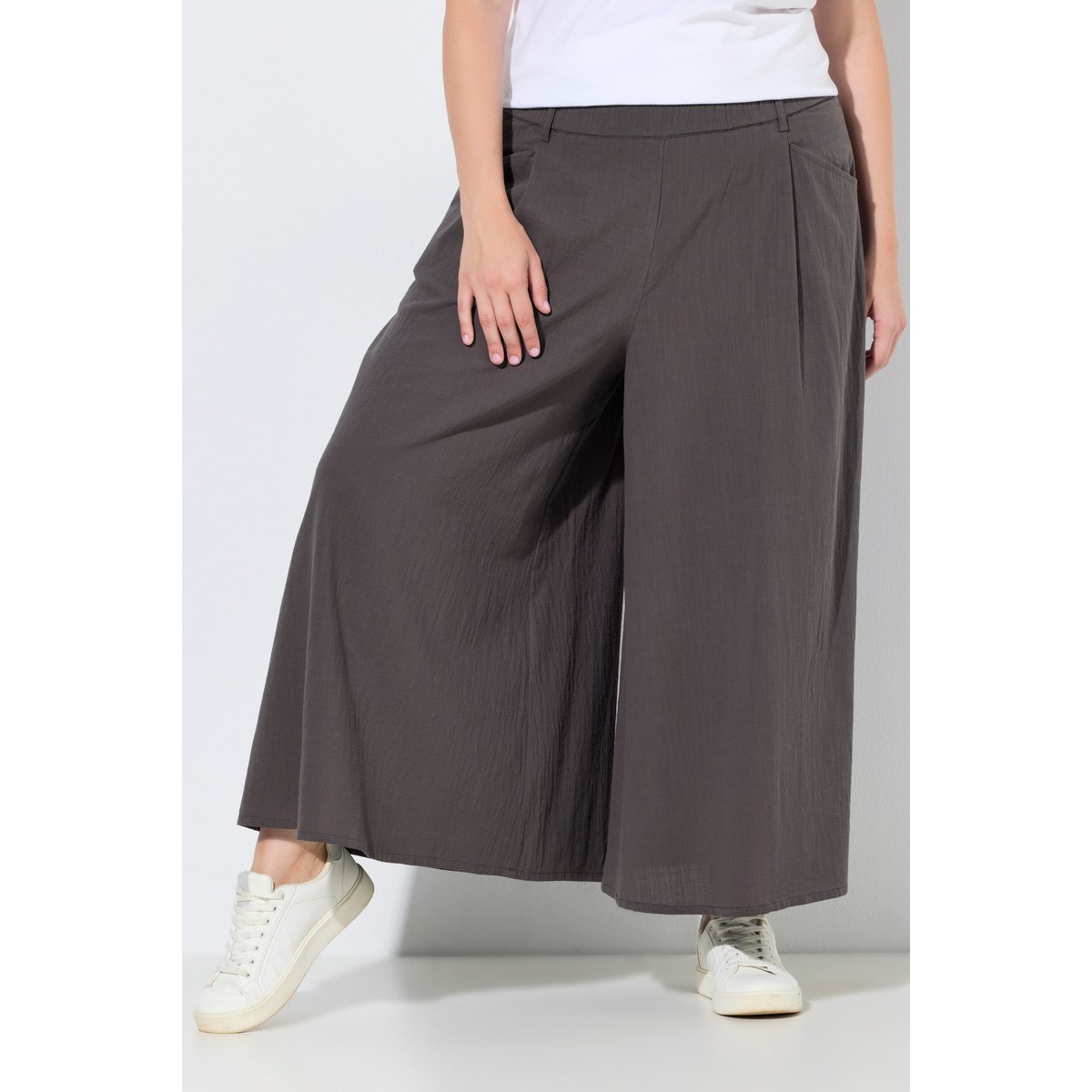 Pantalon 7/8 en coton bio. Jambe large et gris foncé, ULLA POPKEN