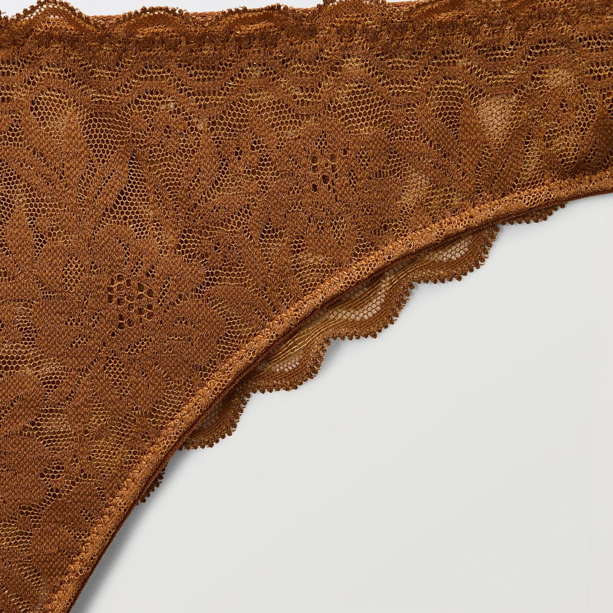 Tanga LUCILE en dentelle chevreuil, MONOPRIX