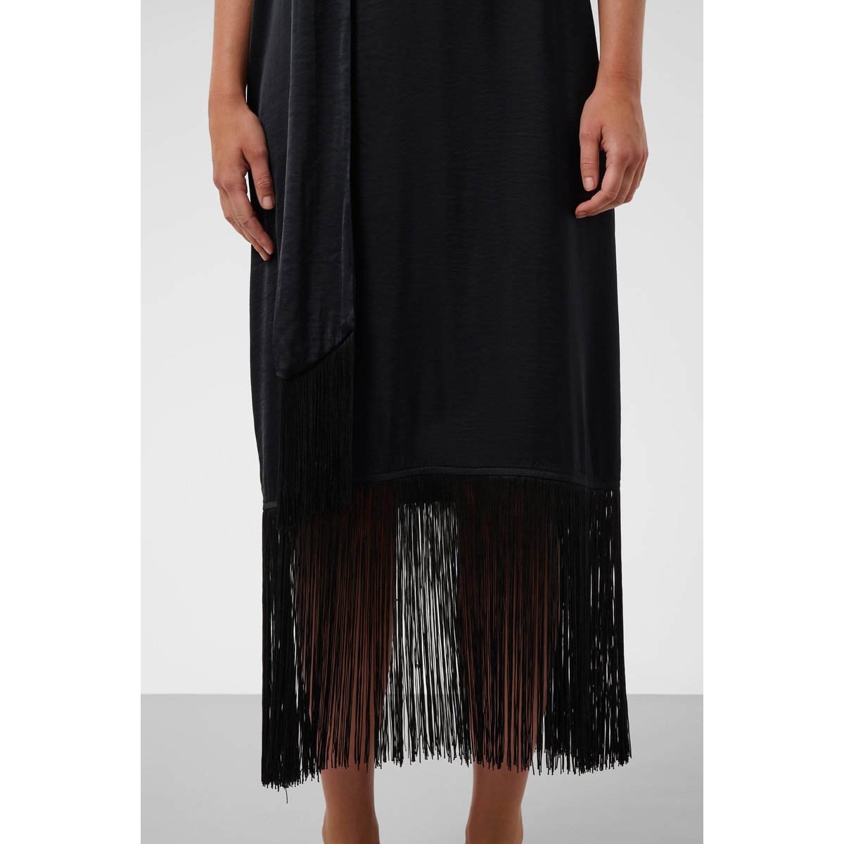 Robe noir, SOAKED IN LUXURY