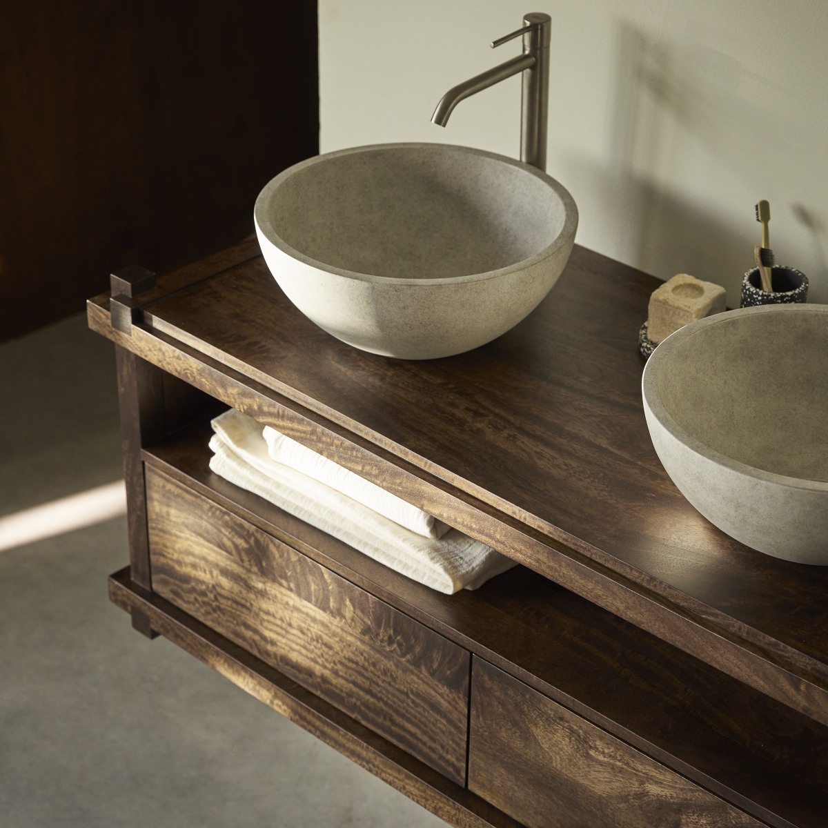 Meuble Salle De Bain en Manguier massif, ARKO marron, TIKAMOON