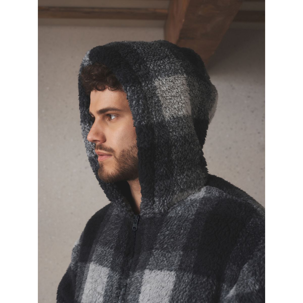 Robe de chambre zippé en peau lainée chèque monochrome, NEXT