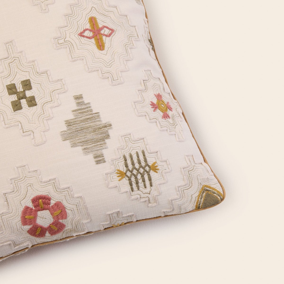 Housse De Coussin en Broderie ethnique GENNARO naturel et multicolore, MADURA