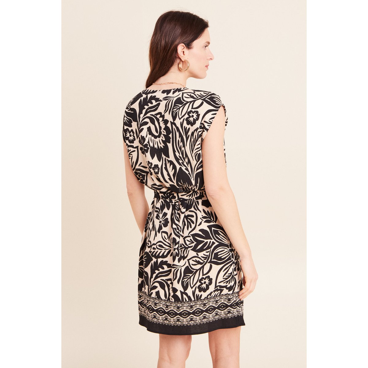 Robe droite courte col V manches courtes noir, BREAL