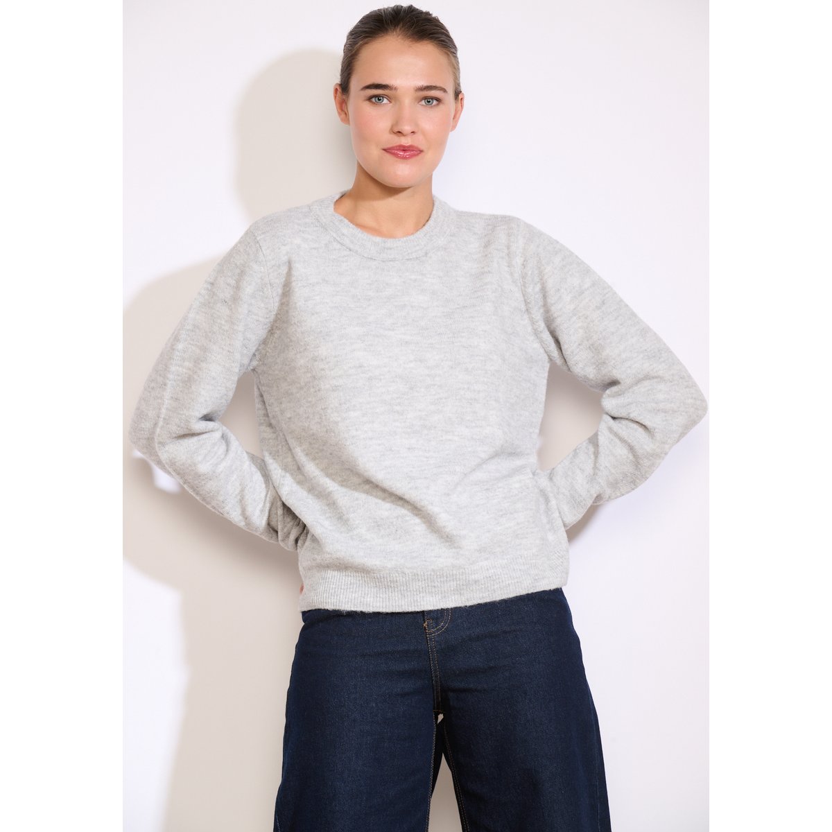 Pull doux à col rond gris clair, LOLALIZA