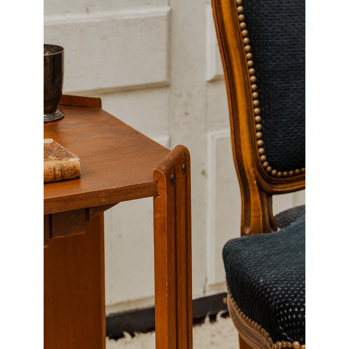 Table d'appoint en bois Francine N°1652 - Bon état bois foncé, DEBONGOUT