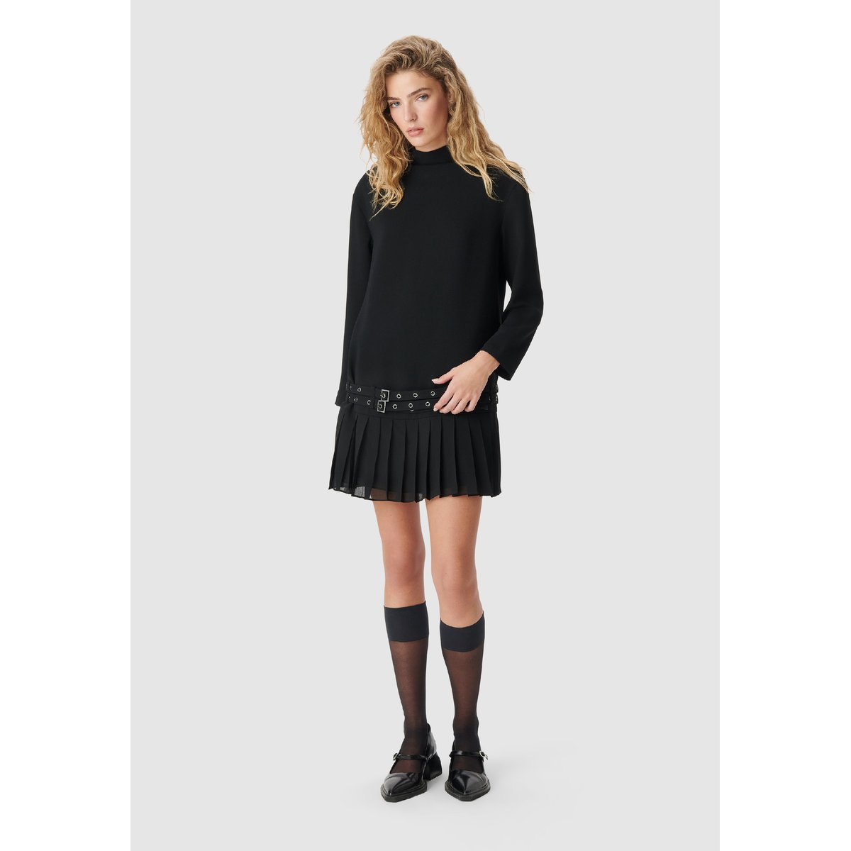 Robe courte plissée avec ceinture noir, IKKS