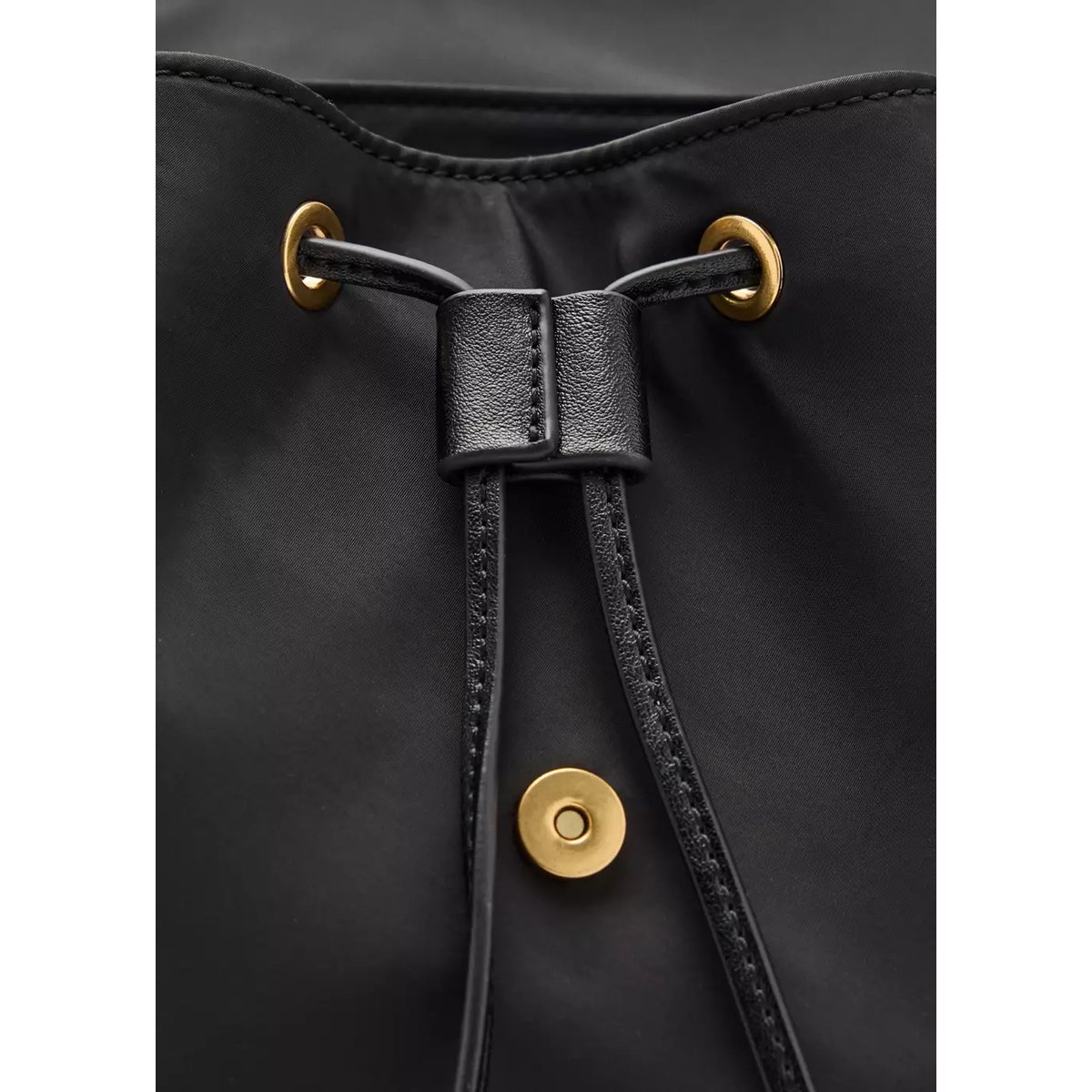 Sac à dos avec poches et boucle de fermeture noir, MANGO