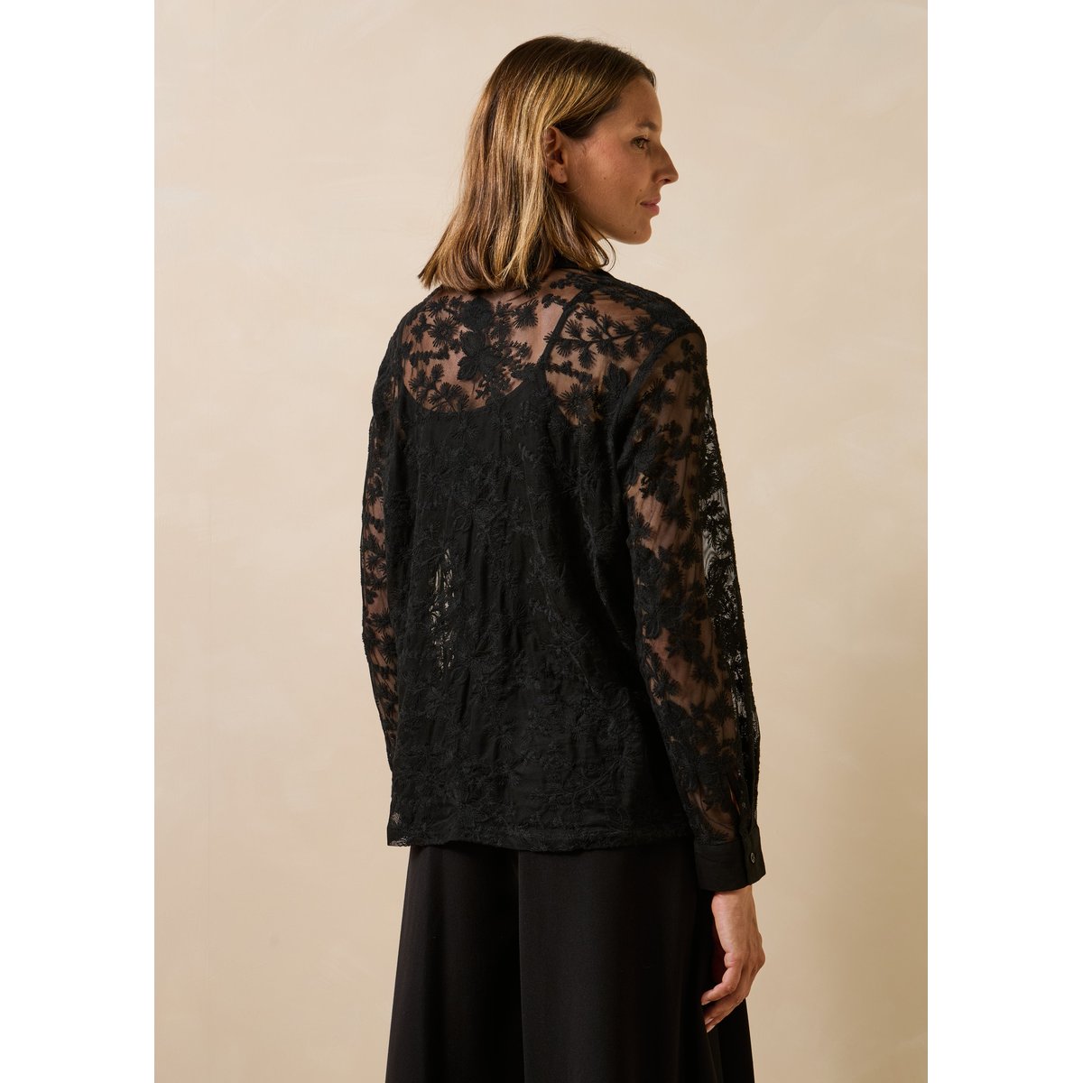 Chemise manches longues avec dentelle noir, LA FEE MARABOUTEE