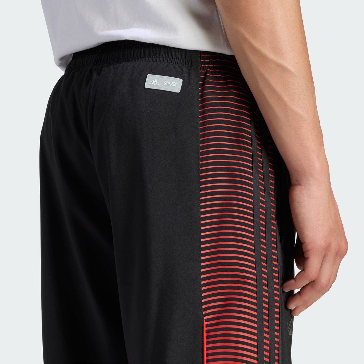 Pantalon De Survêtement Adidas X Coca-Cola Teamgeist 26 Pantalon De Survêtement Adidas X Coca-Cola Teamgeist 26 black, adidas Originals