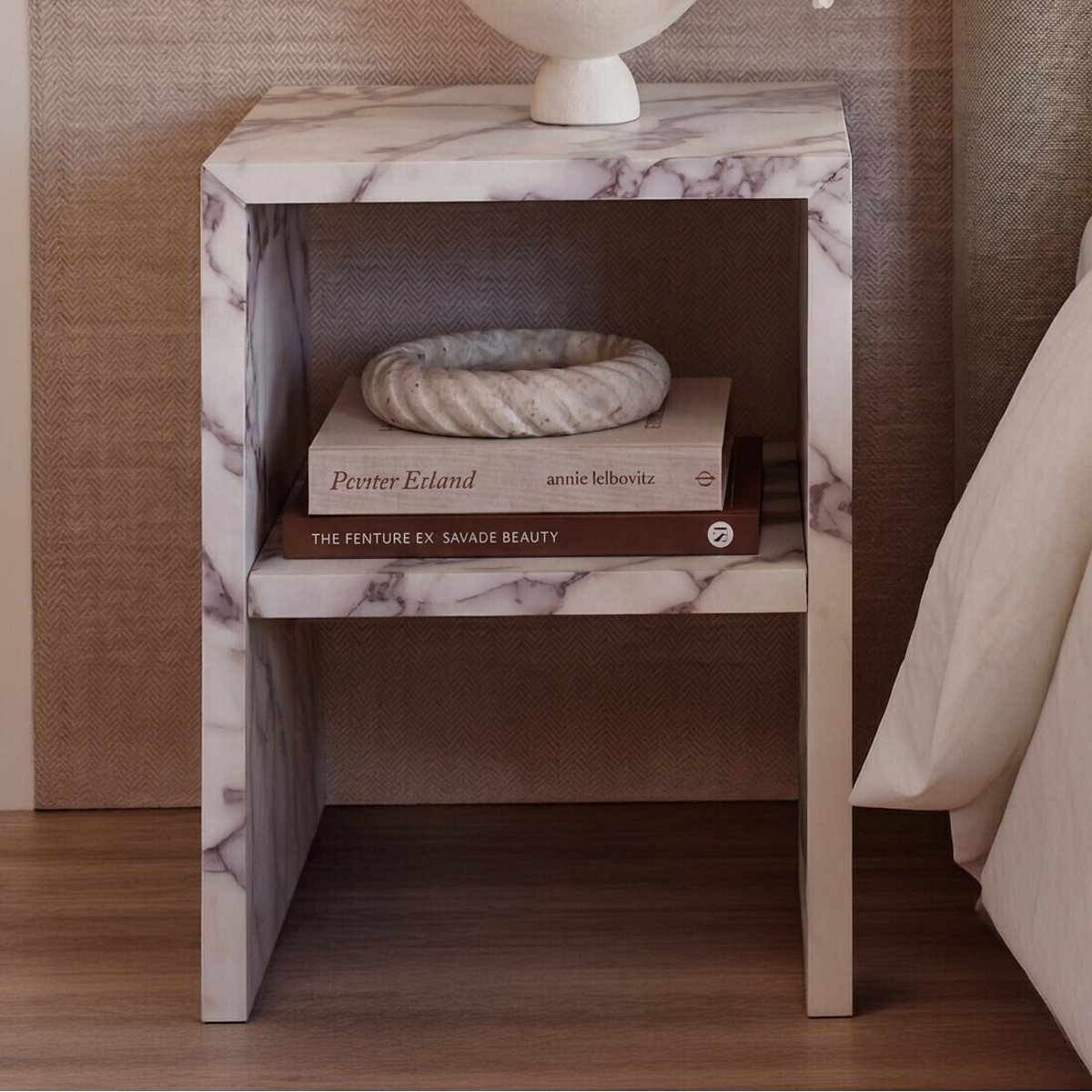 Cecilia Calacatta Faux-Marble Bedside Table marble white, ÉDITÉ