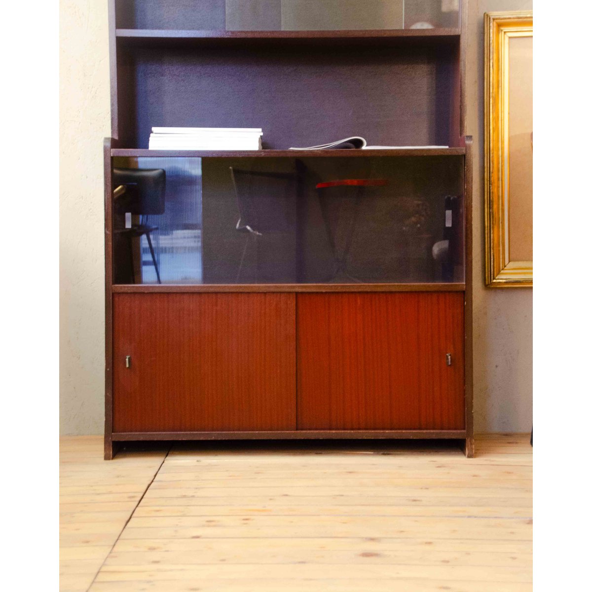 Vitrine en teck Victoria N°1337 - Bon état bois foncé, DEBONGOUT