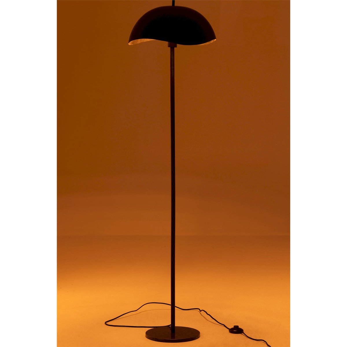 Lampadaire en métal avec socle en marbre rond noir mat et marbre blanc, RECOLLECTION