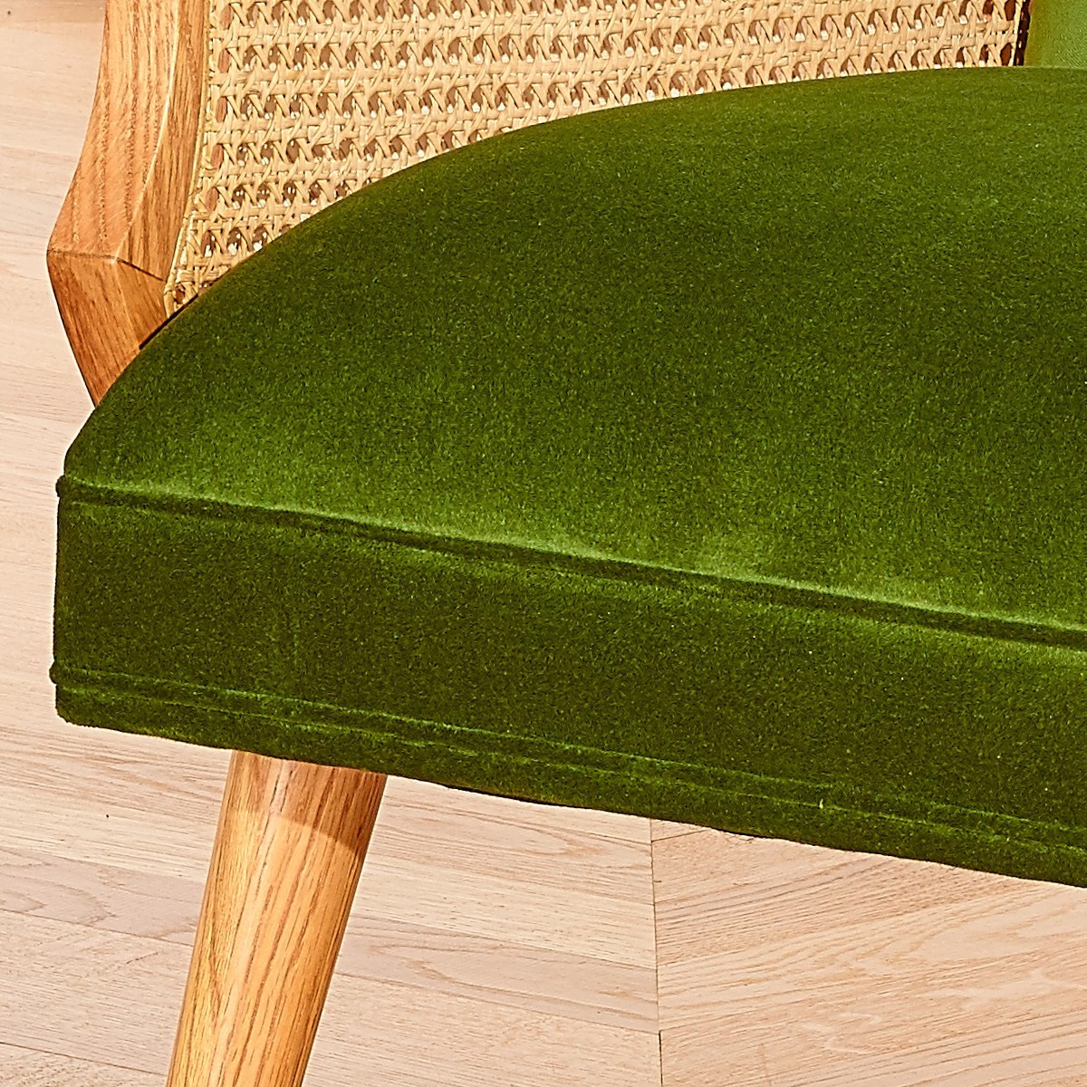 Fauteuil en hévéa, cannage et velours CUBA vert vintage, ROBIN DES BOIS