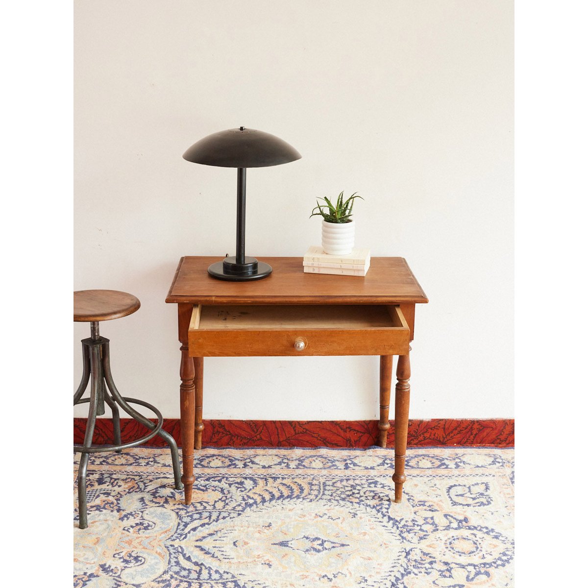 Table d'appoint en bois Francine N°1630 - Bon état bois clair, DEBONGOUT