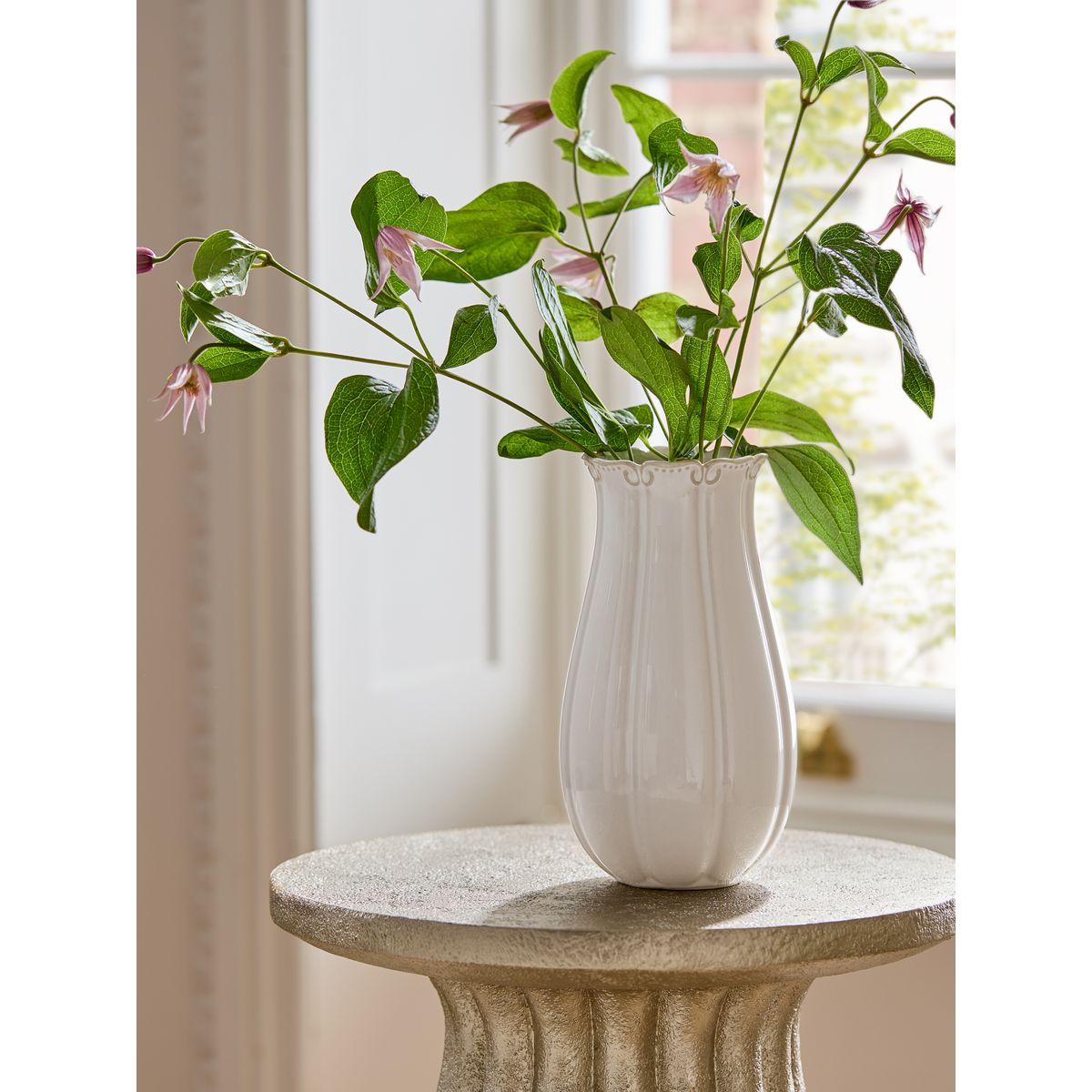 Vase en céramique vintage à bord relief blanc, NEXT
