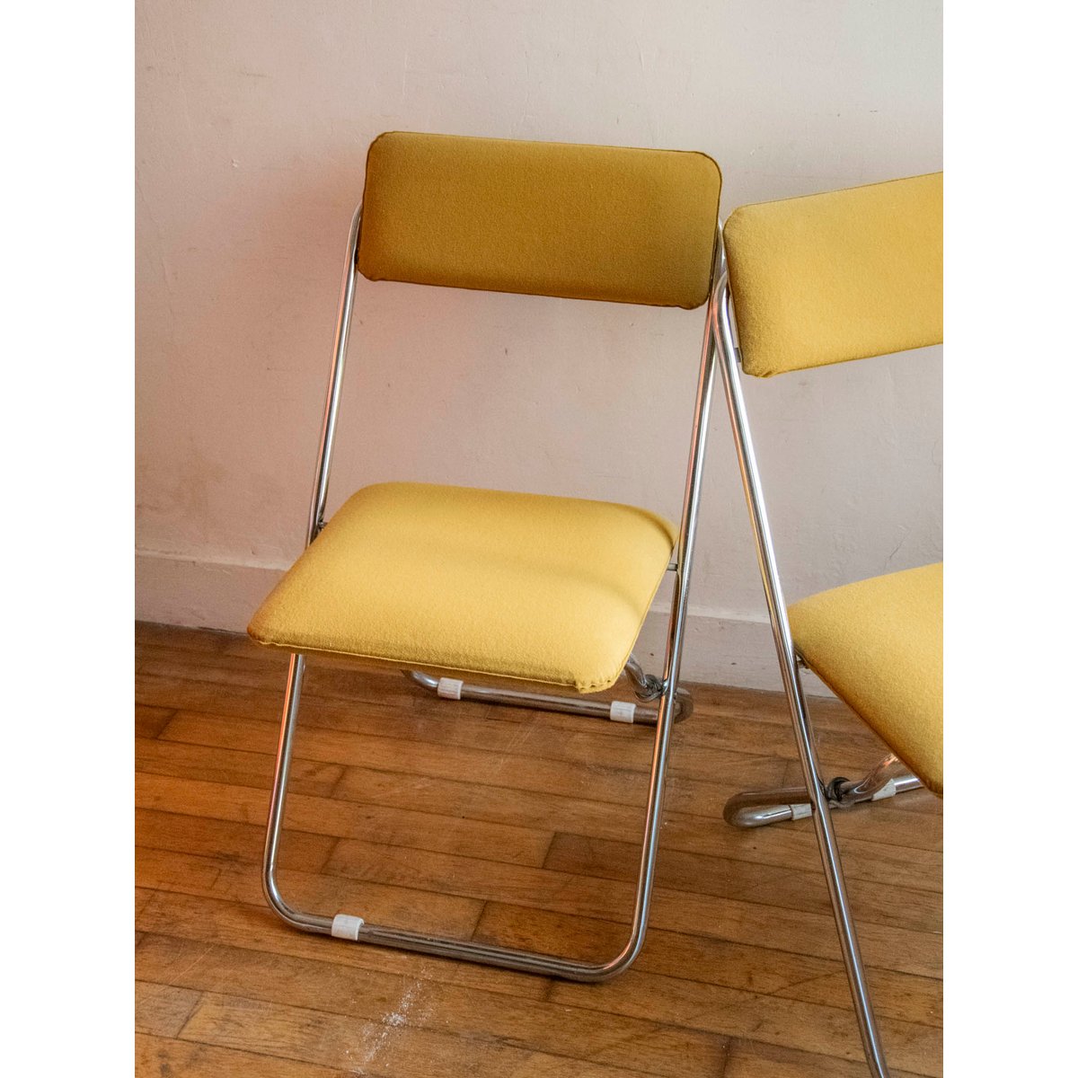 Paire de chaises jaune moutarde pliantes Alma N°1647 - Bon état jaune, DEBONGOUT