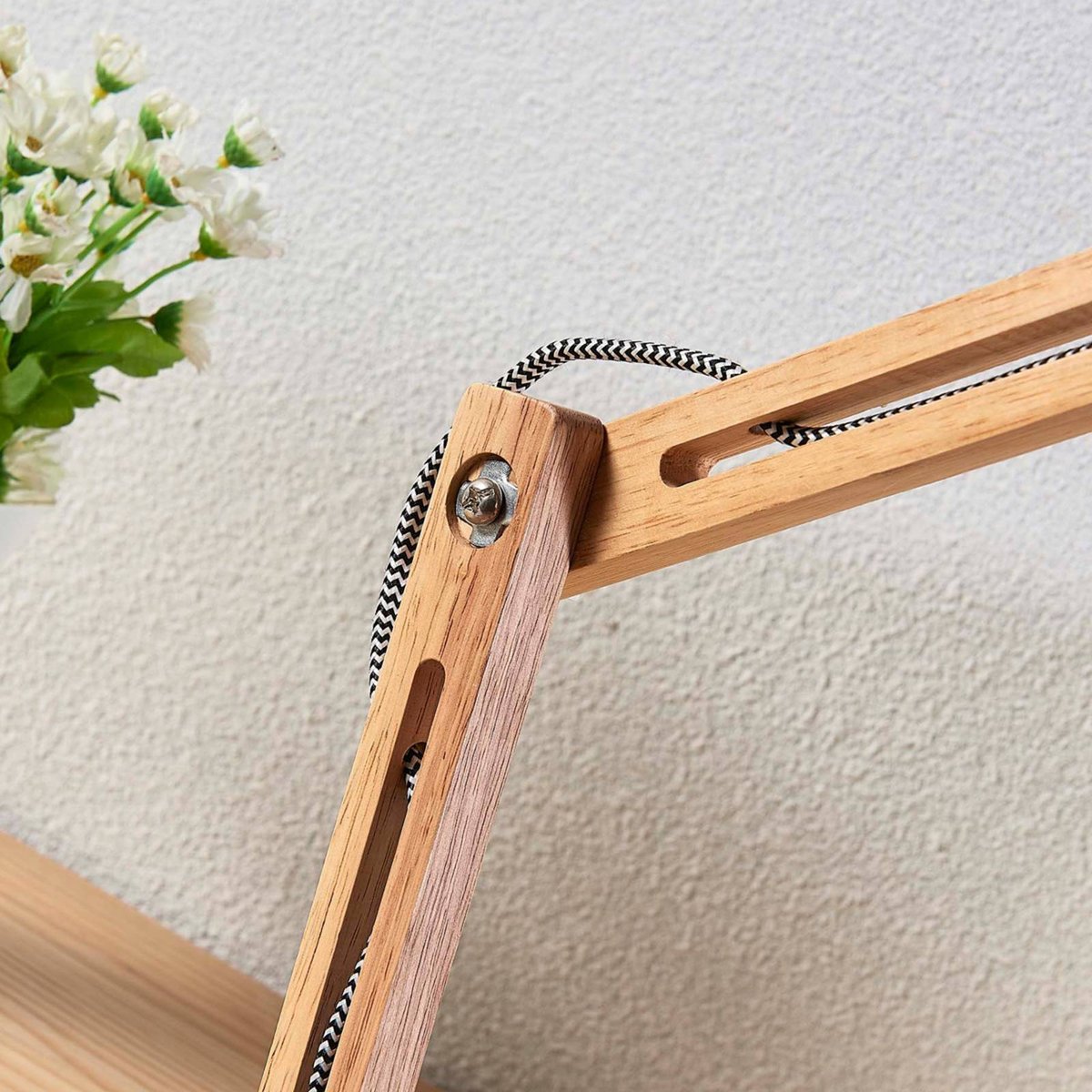 Lampe à poser en bois moderne, Shivanja blanc, frêne, LINDBY
