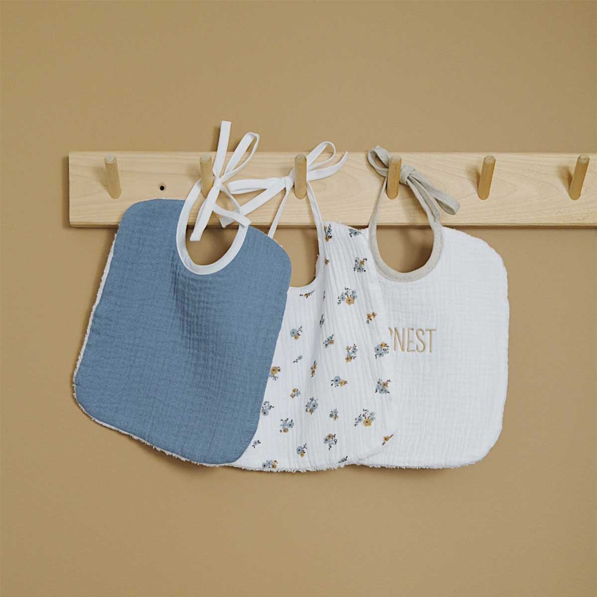 Bavoir gaze de coton LES ESSENTIELS fleurs, COCOEKO