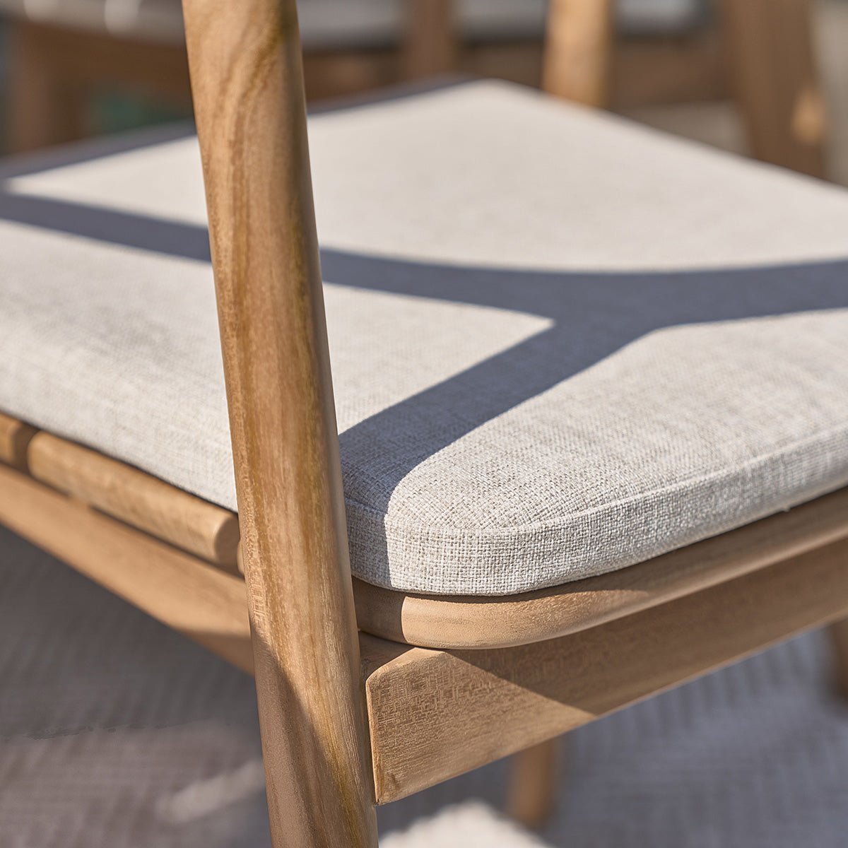 Lot de 2 fauteuils de jardin en teck massif avec coussins AMBRE naturel, BERAH GETAH