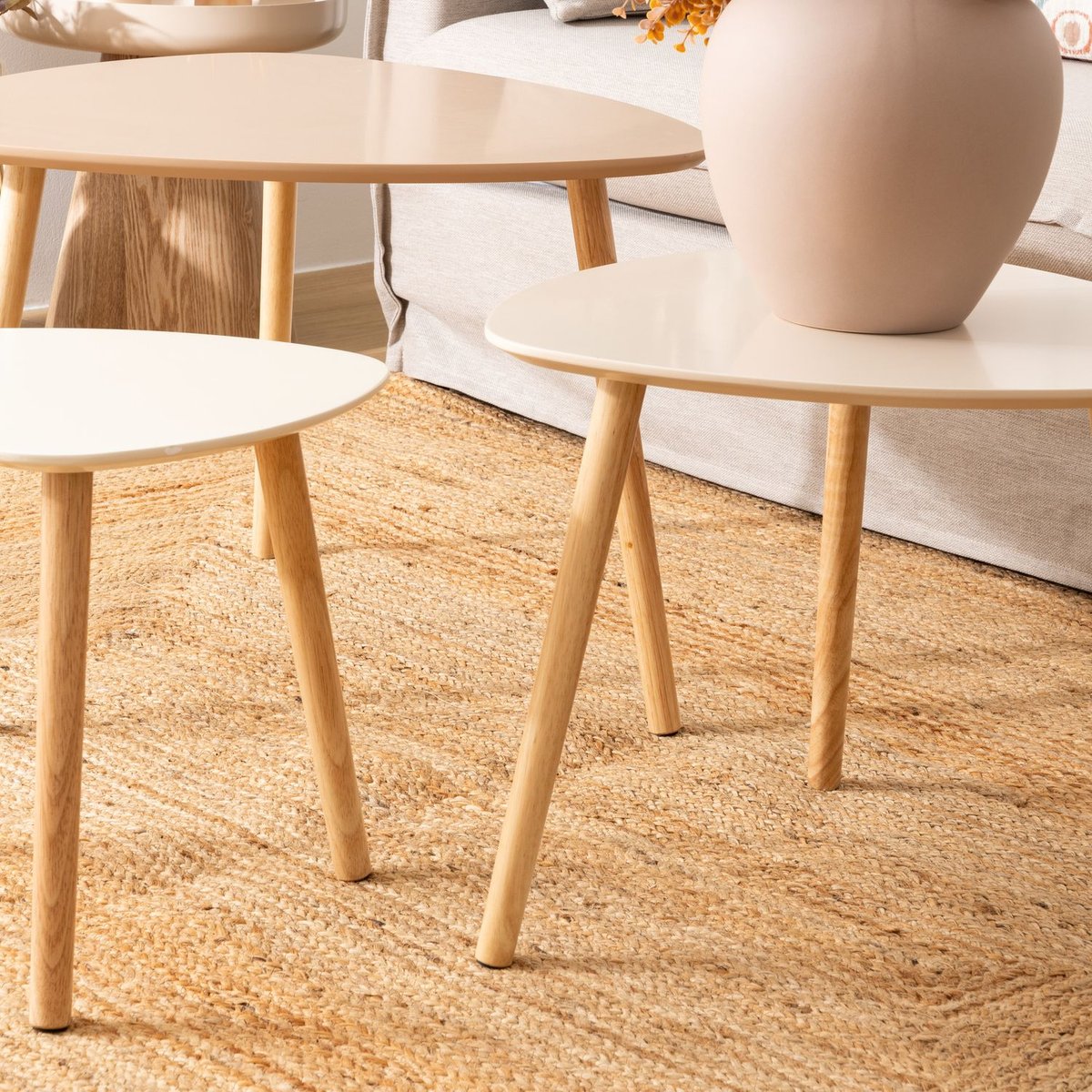 Lot de 3 tables gigognes triangulaires en bois sur pieds compas MILEO beige, ATMOSPHERA