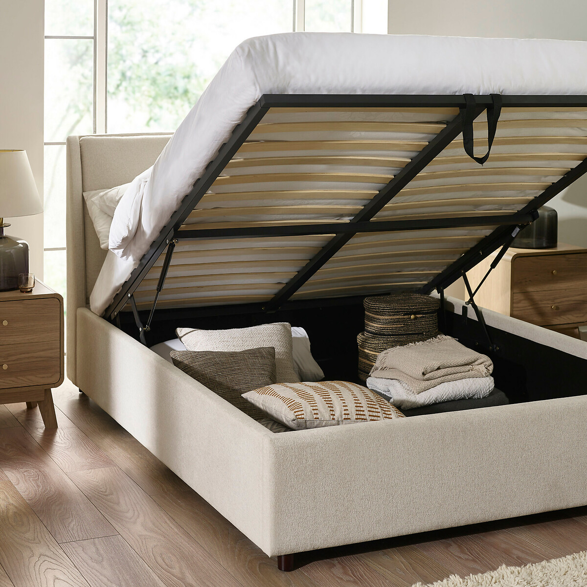 Merrick Pillowback Upholstered Ottoman Storage Bed linen, ÉDITÉ