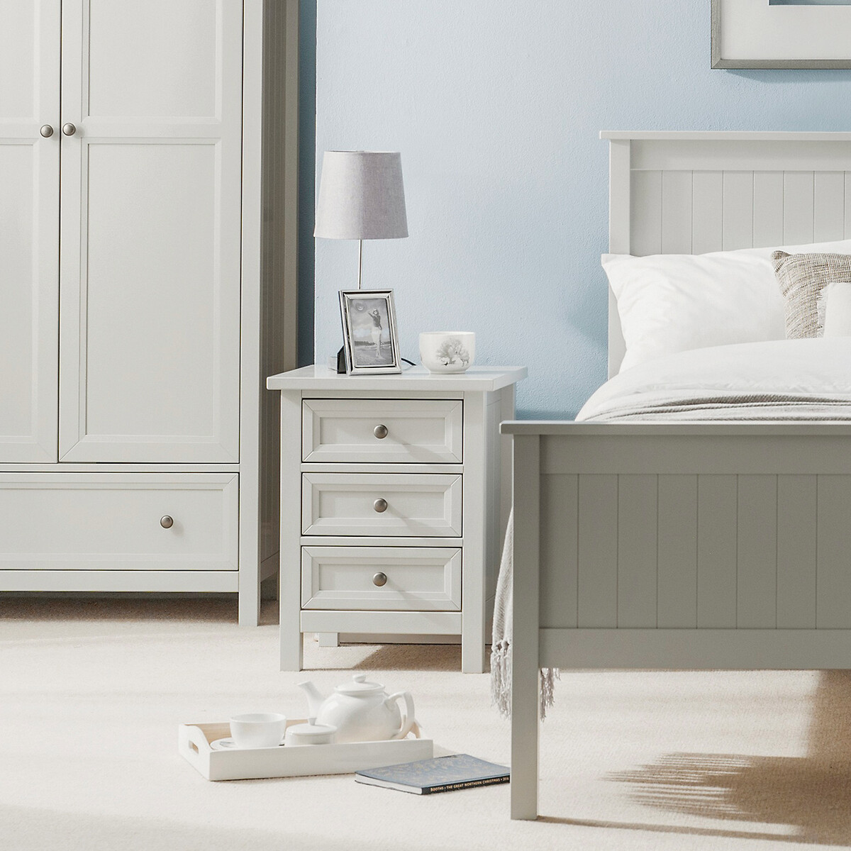 Portland Shaker Style 3 Drawer Bedside Table dove grey, SO'HOME