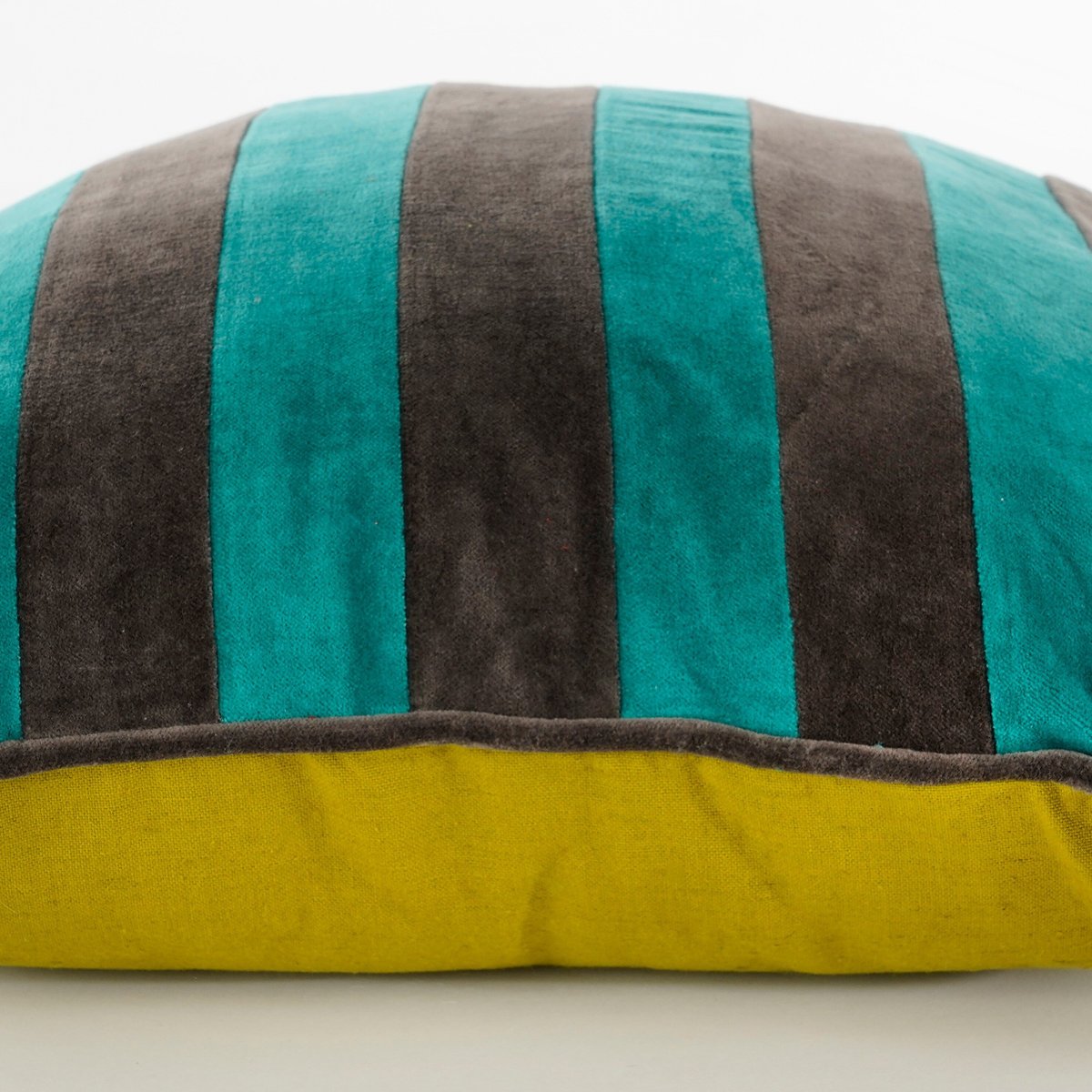 Coussin effet velours CLAIR vert, gris, IN THE MOOD COLLECTION