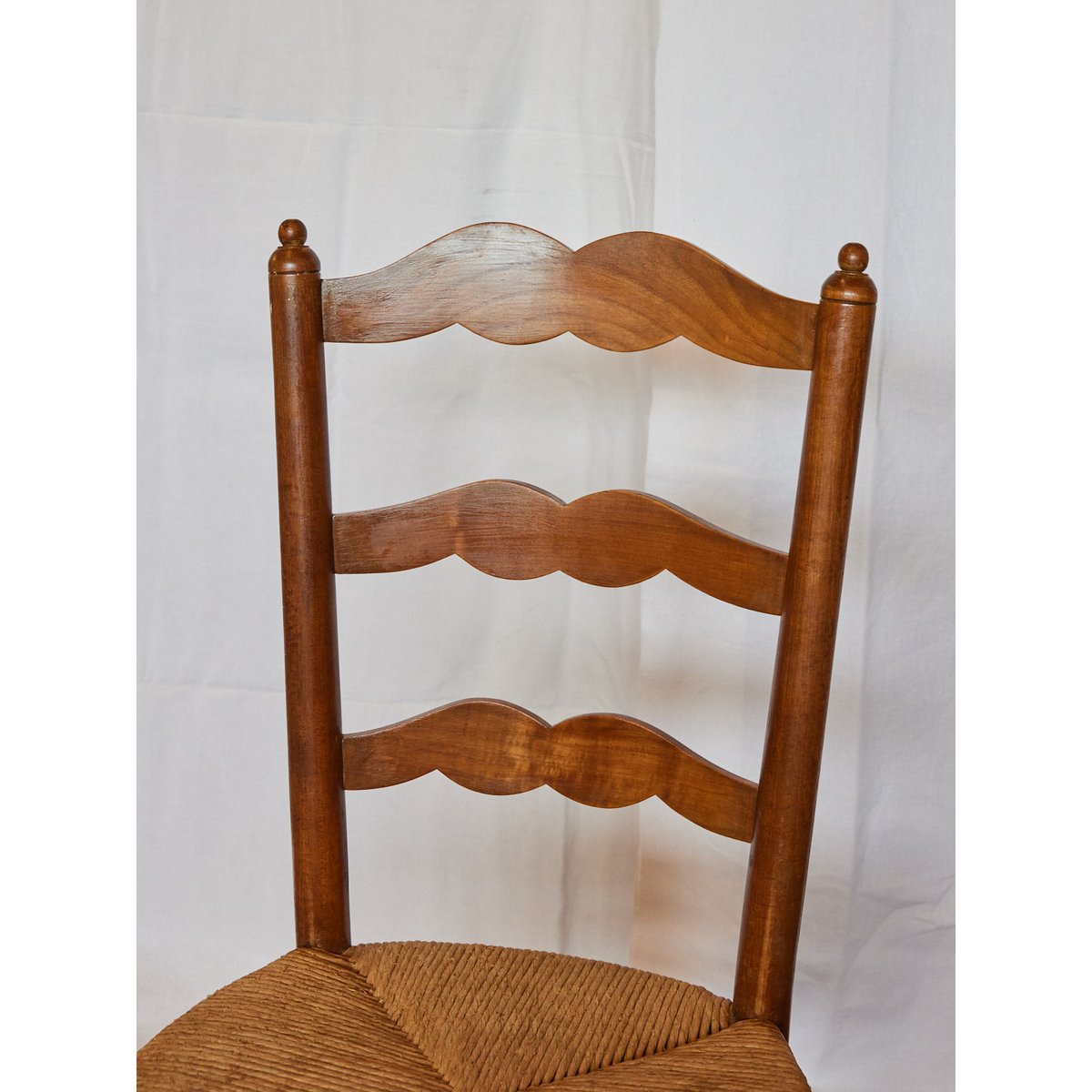 Lot de 4 chaises en paille Claude N°1433 - Bon état bois foncé, DEBONGOUT
