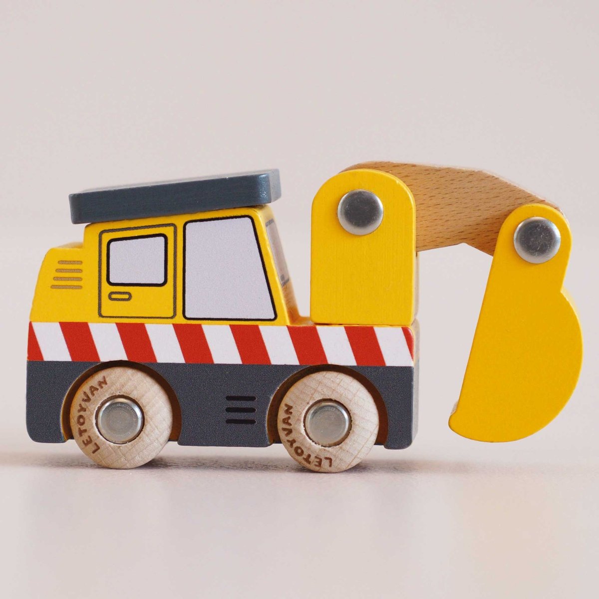Tractopelle Eddie No 37 jaune, LE TOY VAN