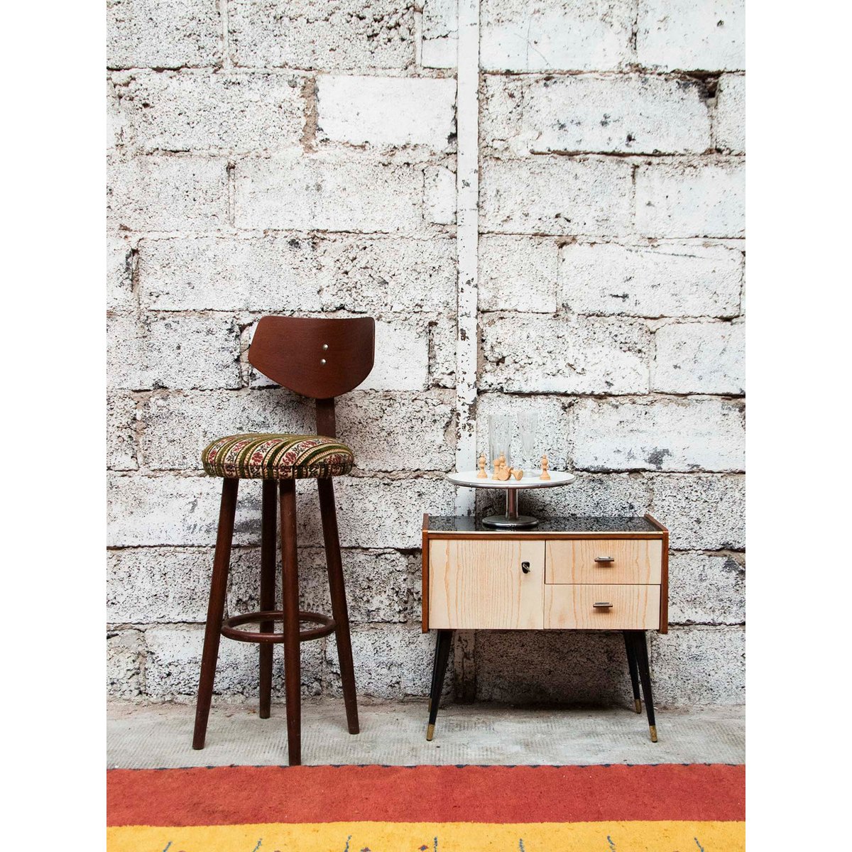 Tabouret de bar fleuri Gaston N°102 - Bon état bois, vert, rose, DEBONGOUT
