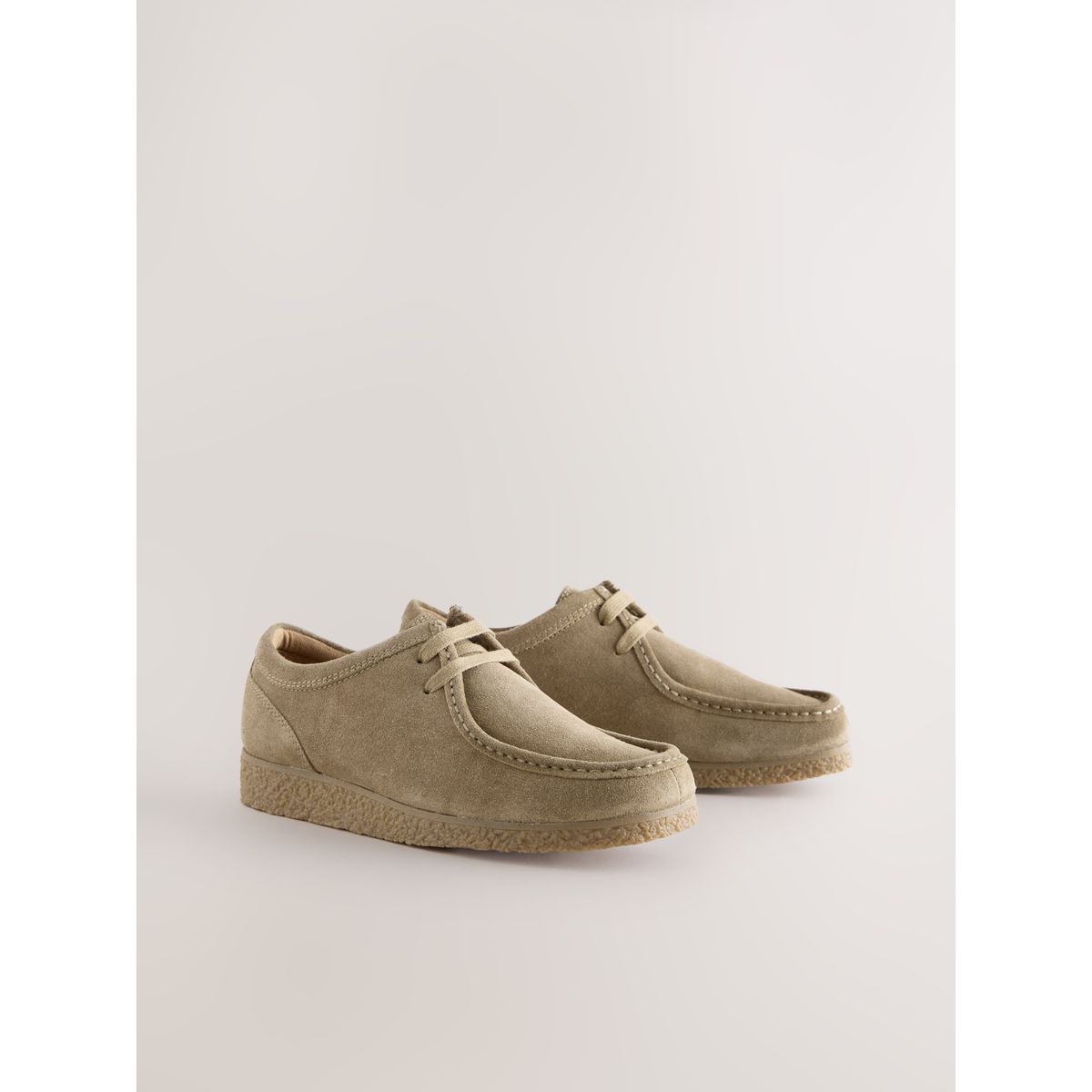 Chaussures en daim avec plastron grège, NEXT