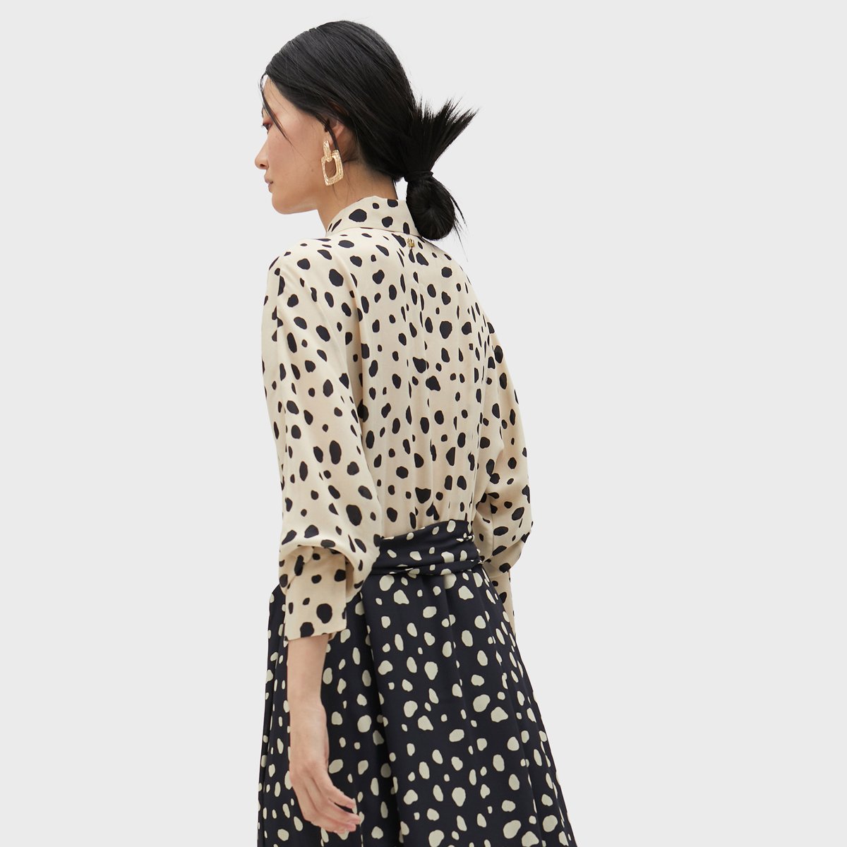 Robe chemise longue à boutons et manches longues noir, LOLA CASADEMUNT