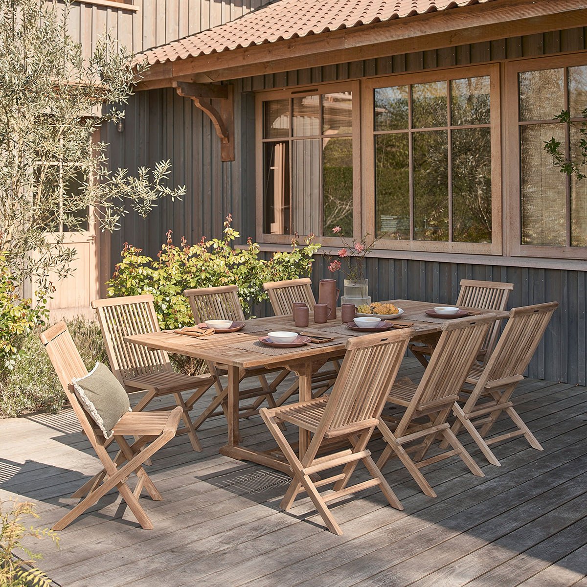 Salon de jardin en teck massif extensible 8/10 places MALTE naturel, BERAH GETAH