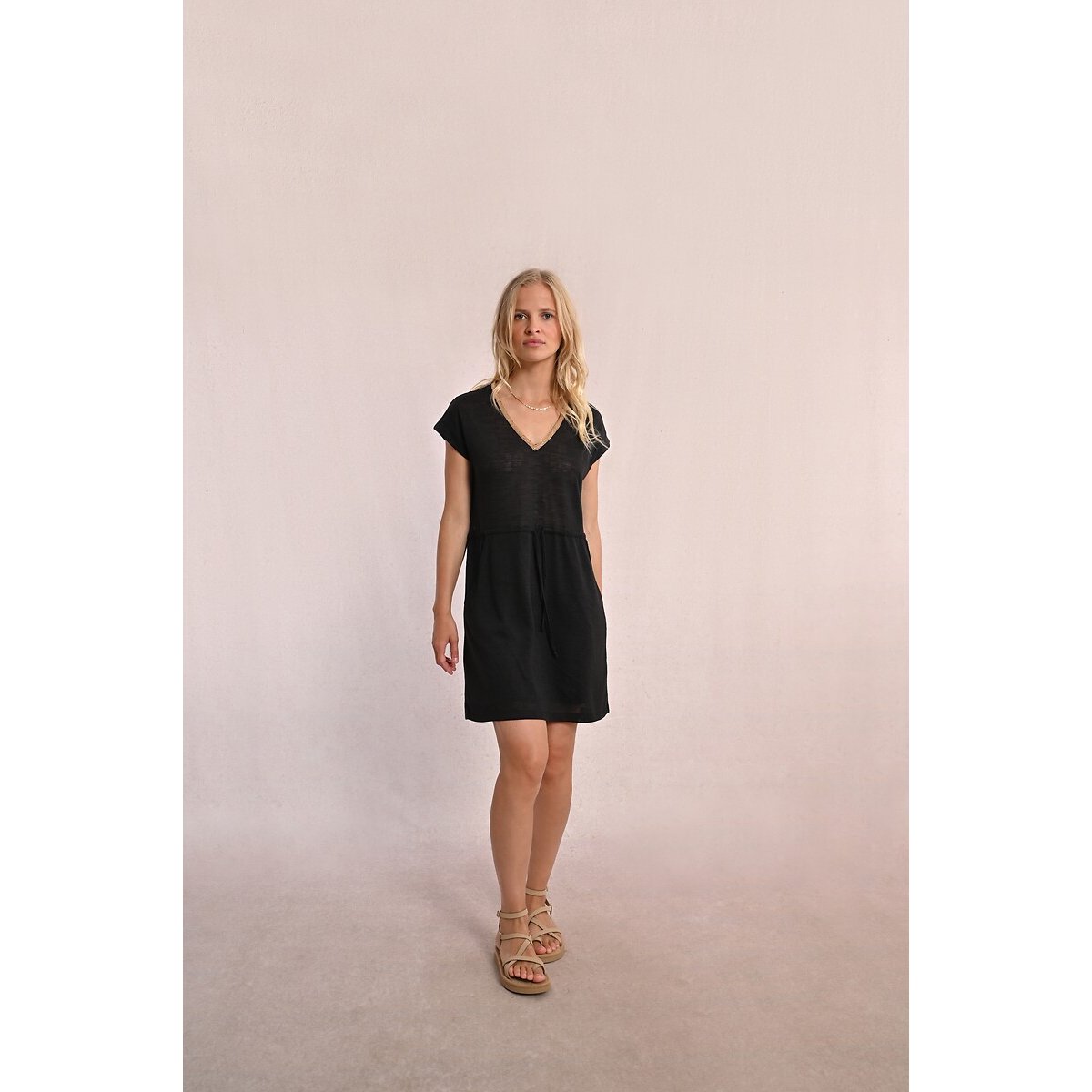 Short V-Neck T-Shirt Dress with Tight Waistband black, MOLLY BRACKEN