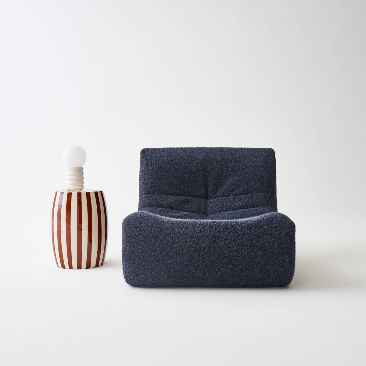 Table d'appoint, bout de canapé, table de chevet acier émaillé, rayures bicolores Ø35 x H 46cm MIZZY noir, SWEEEK