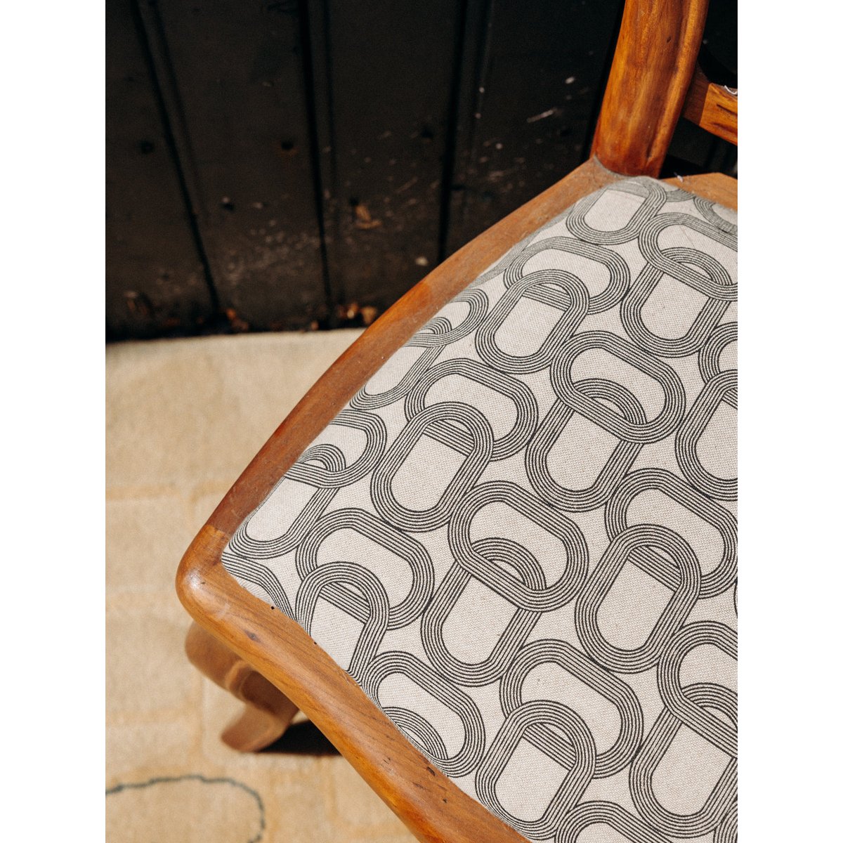 Paire de chaises en bois Alma N°488 - Bon état bois, DEBONGOUT