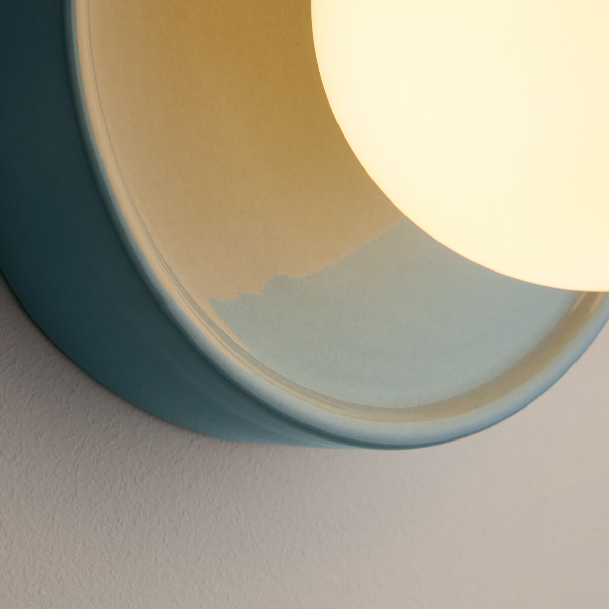 Aplique o plafón, redondo, en cerámica y vidrio opalino, diámetro 16,8 cm, HOLI azul cielo, LA REDOUTE INTERIEURS