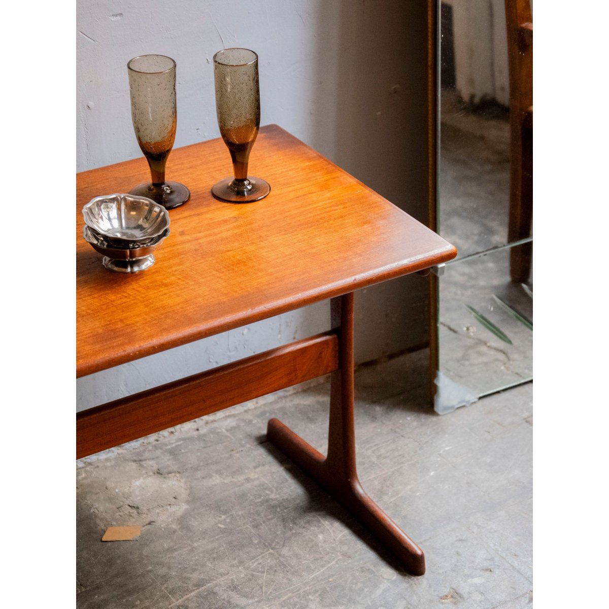Table basse au style scandinave Donna N°1548 - Bon état bois foncé, DEBONGOUT