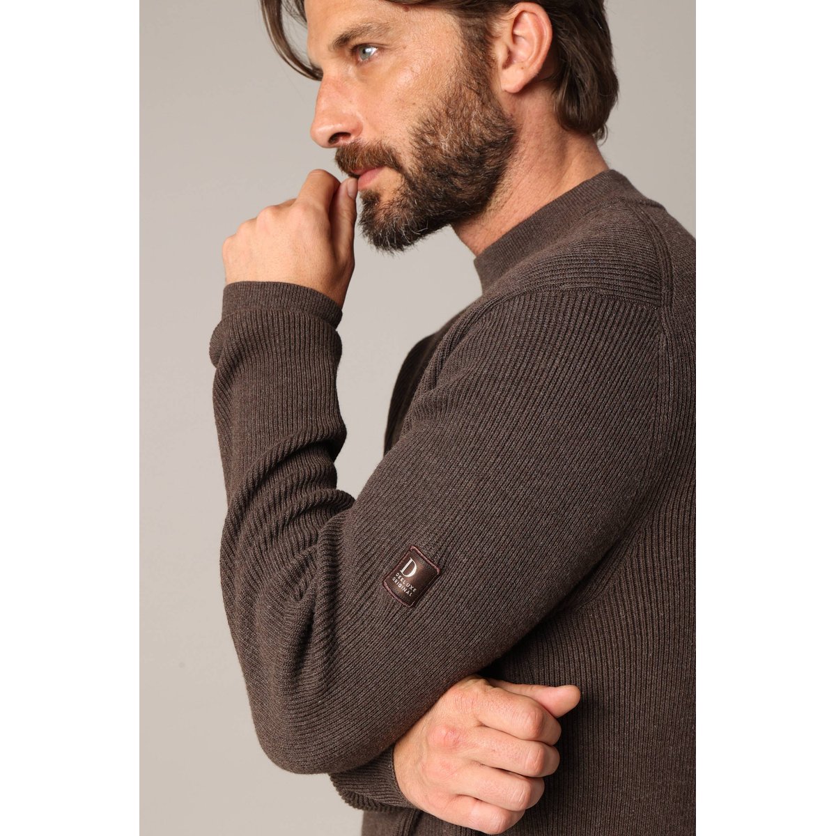 Pull en maille côtelé
CHESTON espresso, DEELUXE