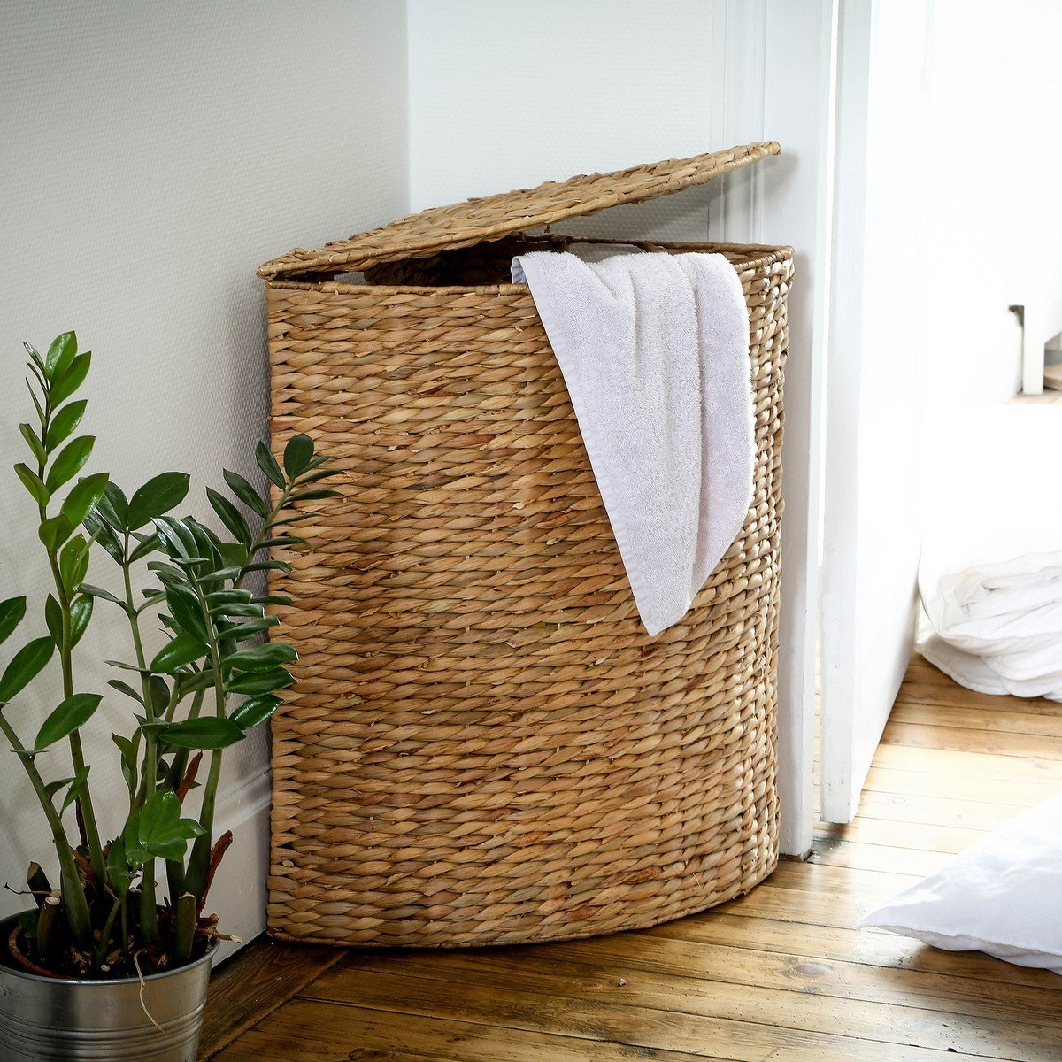 Panier à Linge d'Angle en Jacinthe d'Eau - H66 cm bois clair, CALICOSY