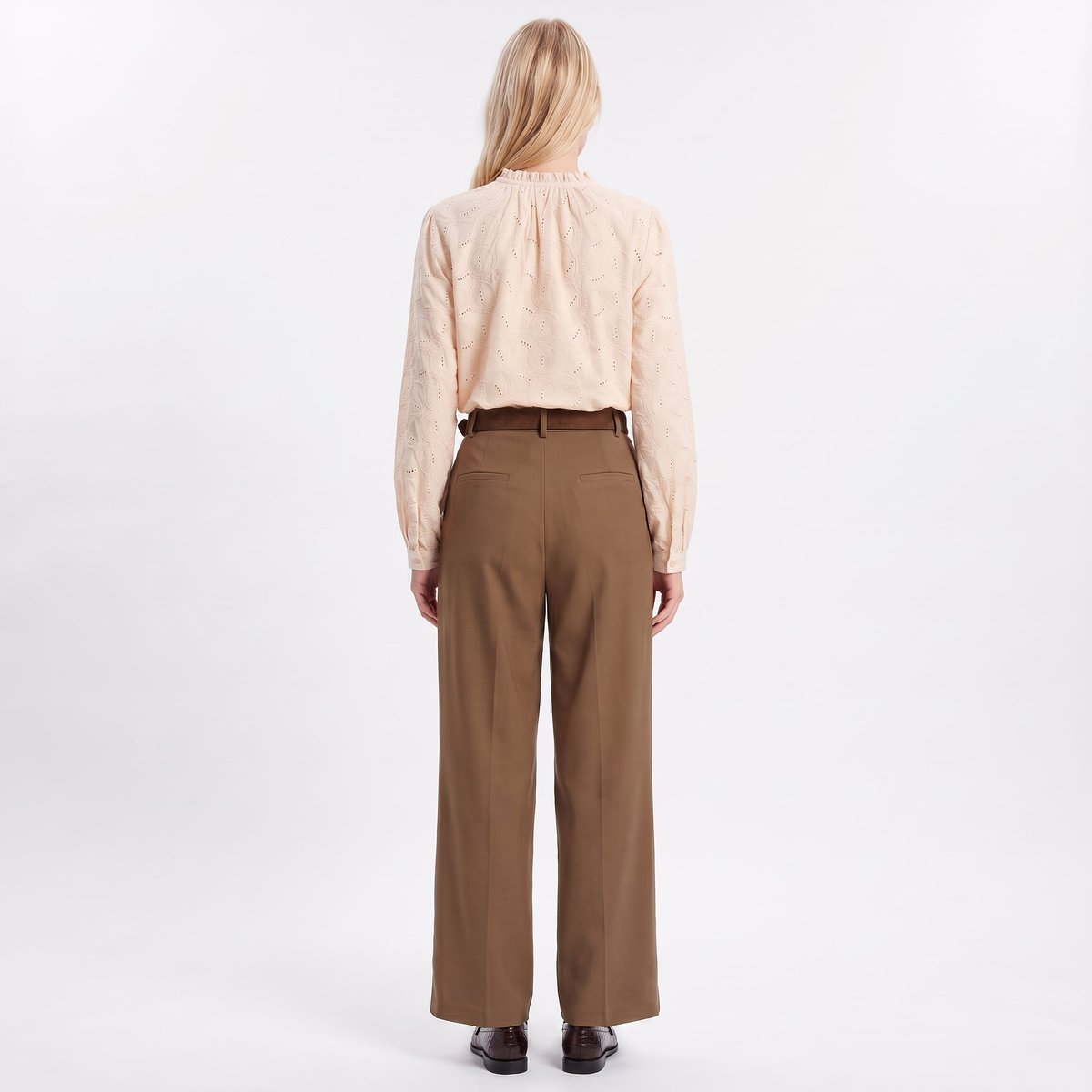 Chemise brodé et ajouré, col tunisien volanté et manches longues OLANA beige, ARTLOVE