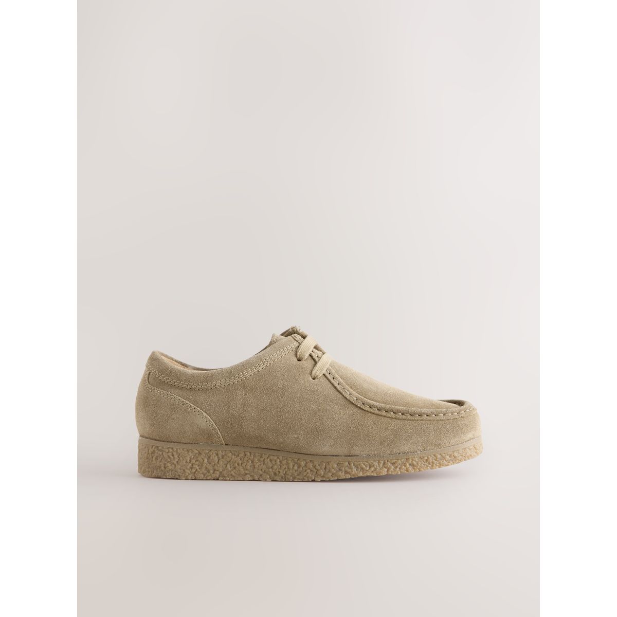 Chaussures en daim avec plastron grège, NEXT