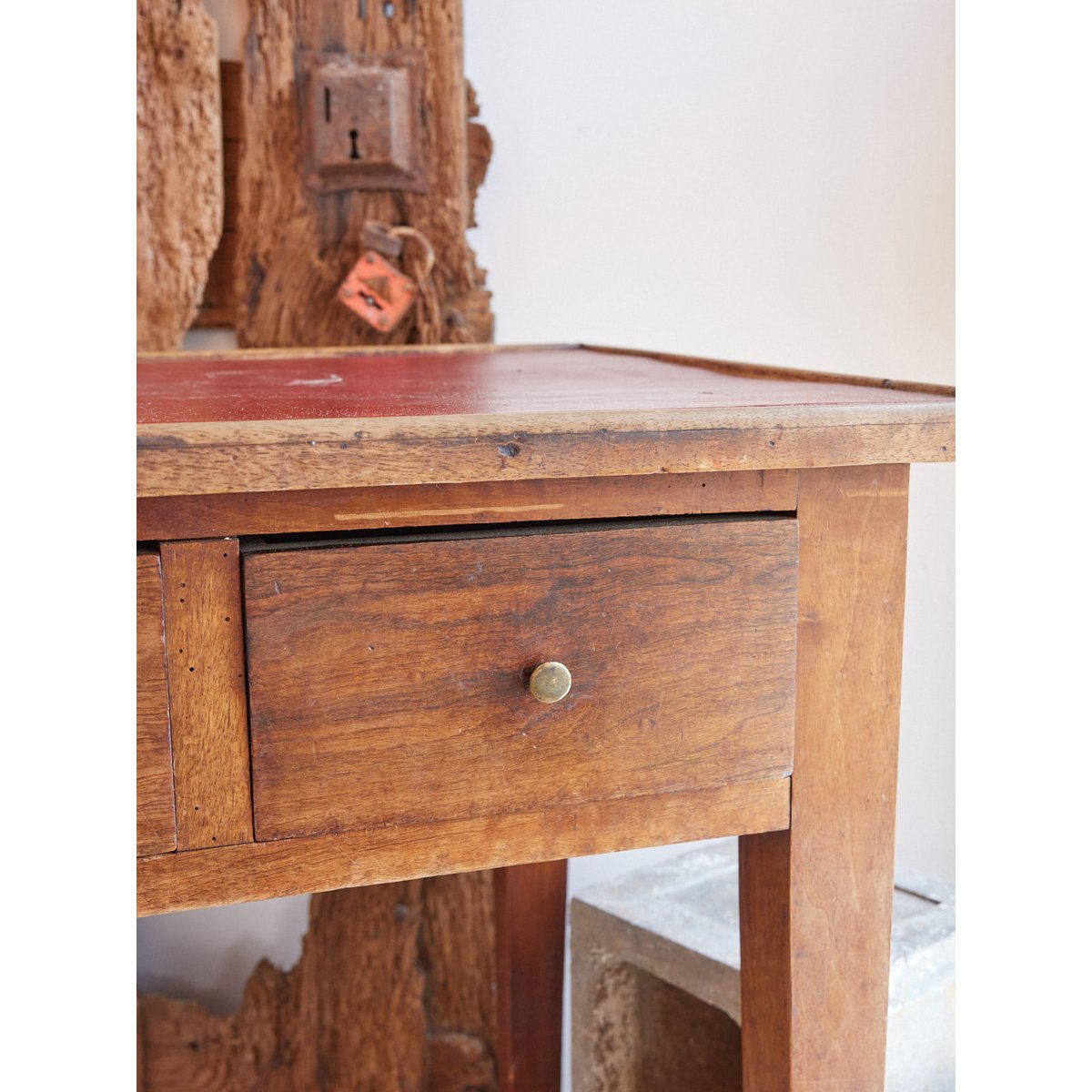 Bureau vintage en noyer Edouard N°1035 - Bon état bois foncé, DEBONGOUT