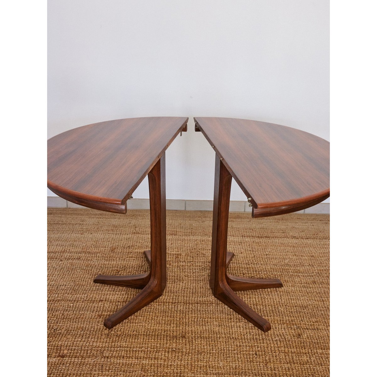Table à manger en palissandre Karla N°1172 - Bon état bois foncé, DEBONGOUT