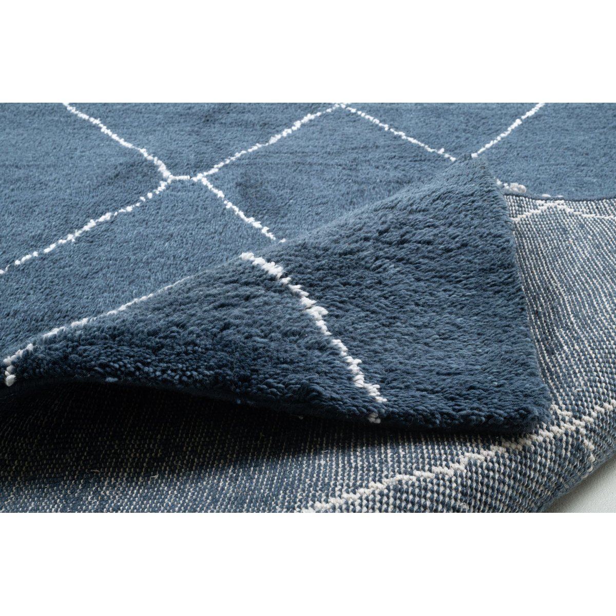 Tapis noué à la main en laine et viscose bleu, THEKO