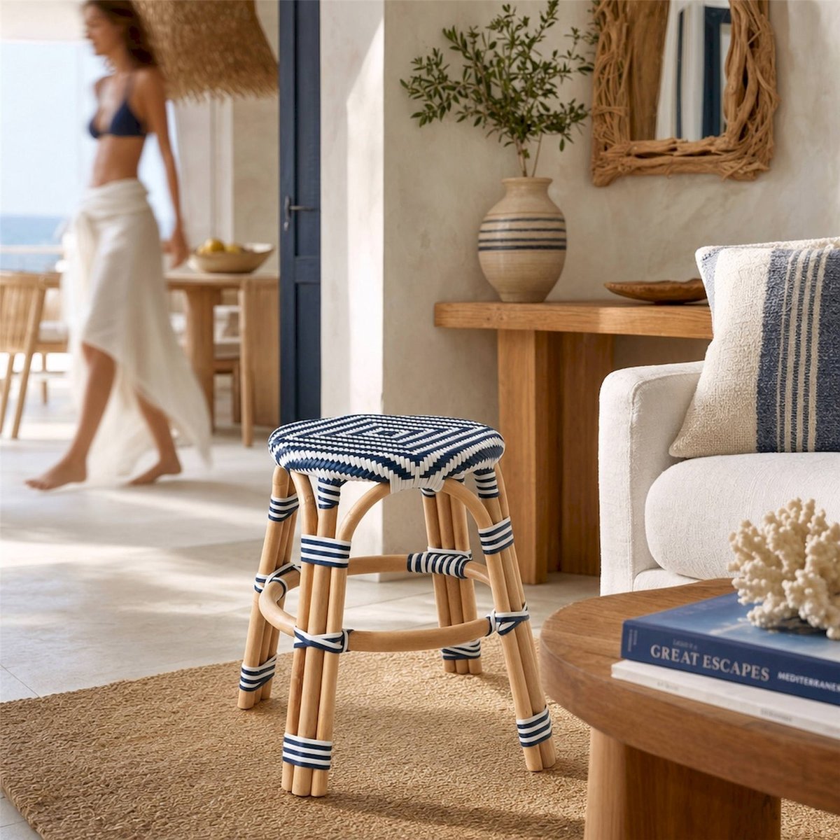Tabouret en rotin fait main bleu et blanc, RECOLLECTION