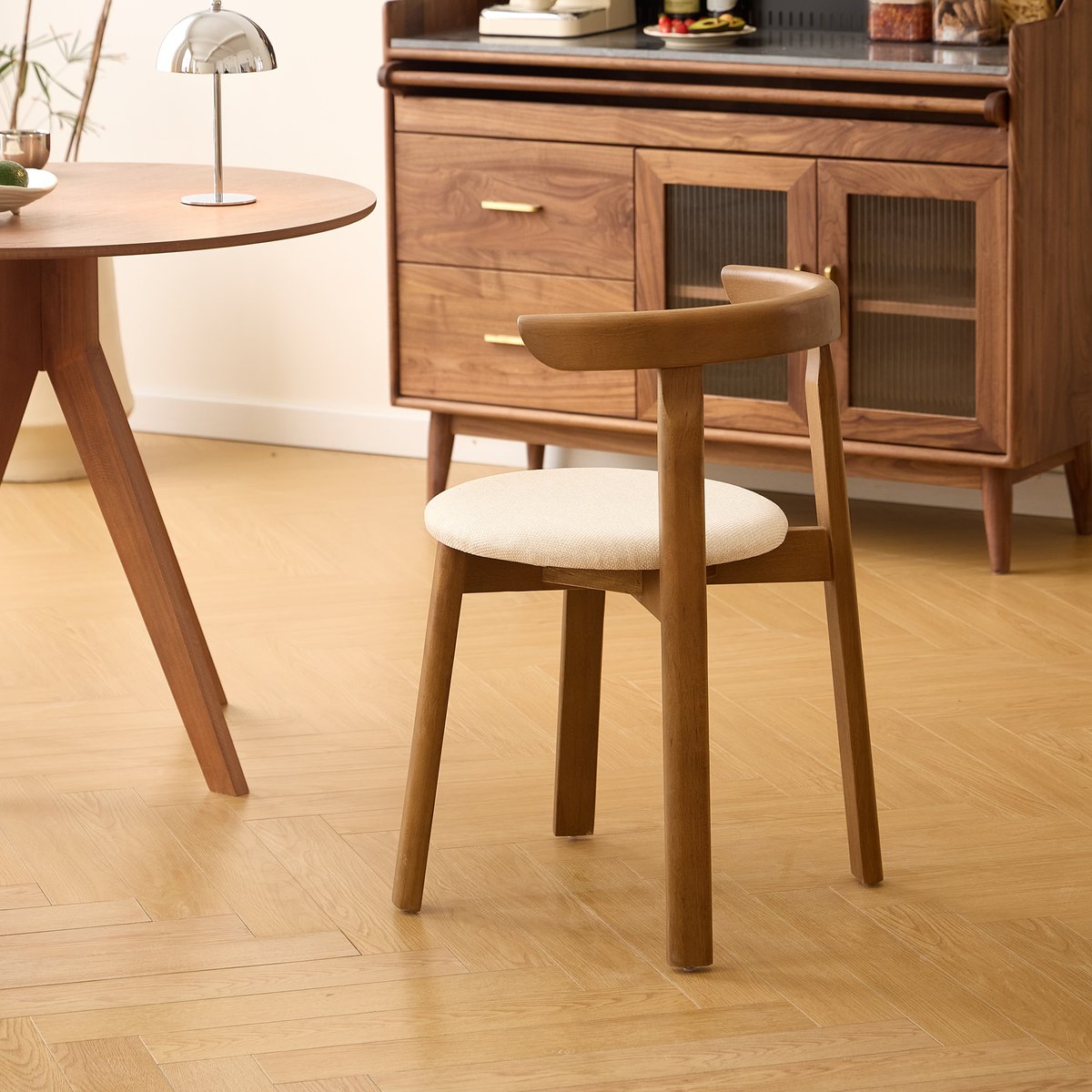 Lot de 2 chaises, bois foncé massif et tissu, SYOTE beige, NORDLYS