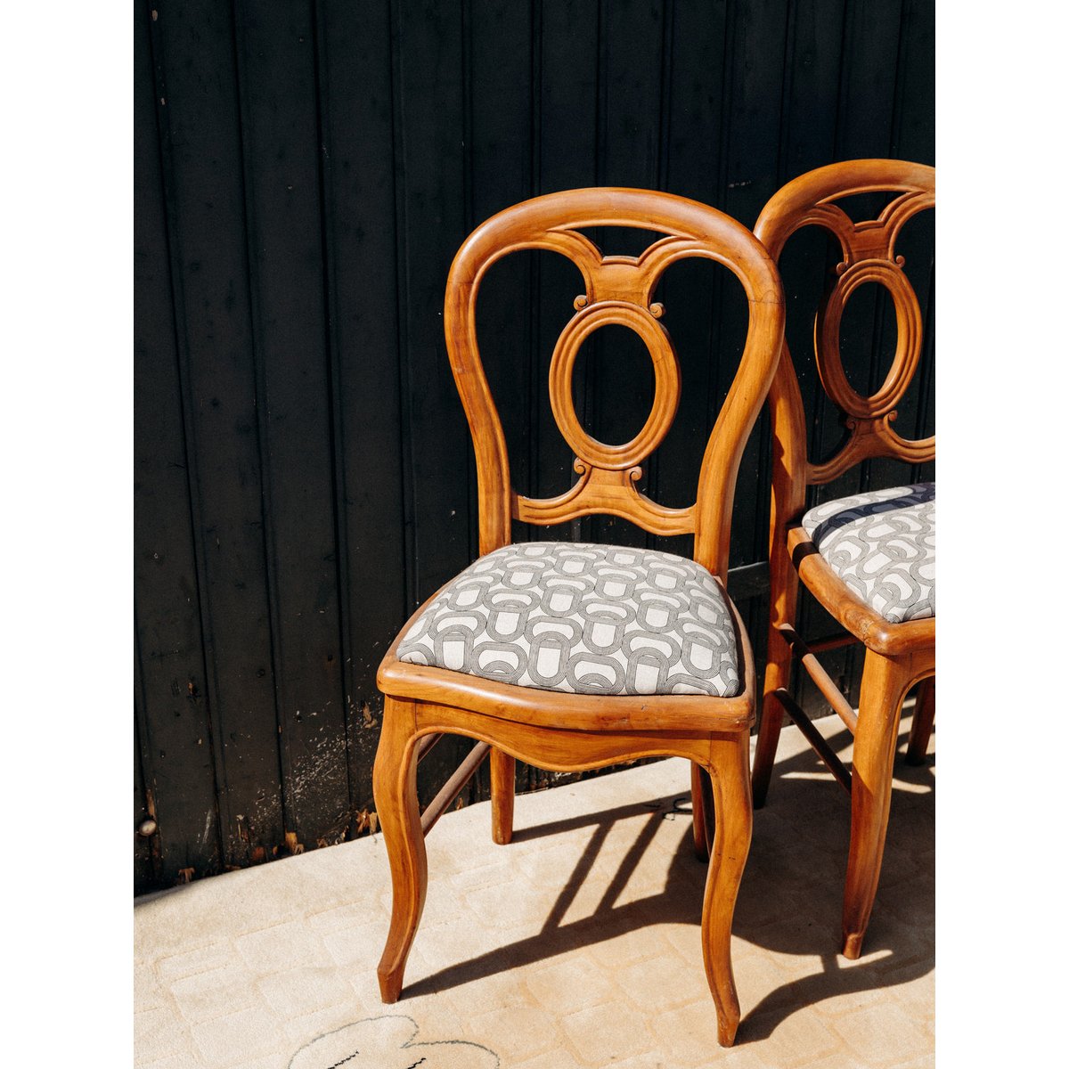 Paire de chaises en bois Alma N°488 - Bon état bois, DEBONGOUT
