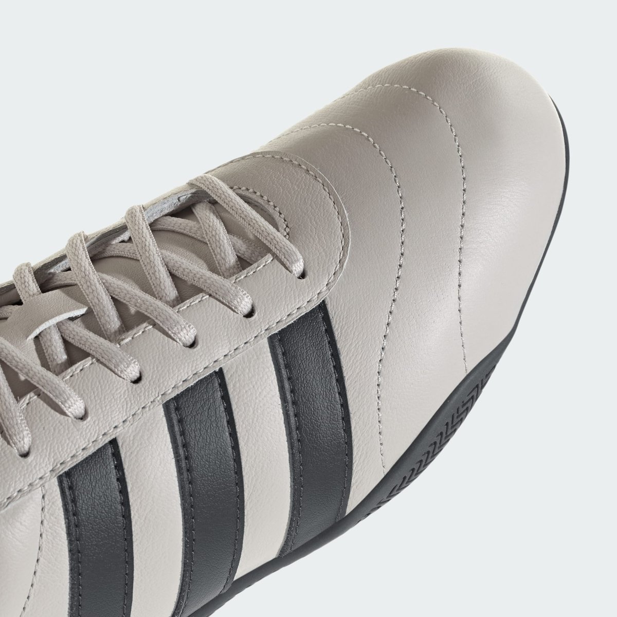 Chaussure Grand Court Lo Audi Revolut F1 Team Chaussure Grand Court Lo Audi Revolut F1 Team chalk pearl / utility black / hi-res red, ADIDAS SPORTSWEAR
